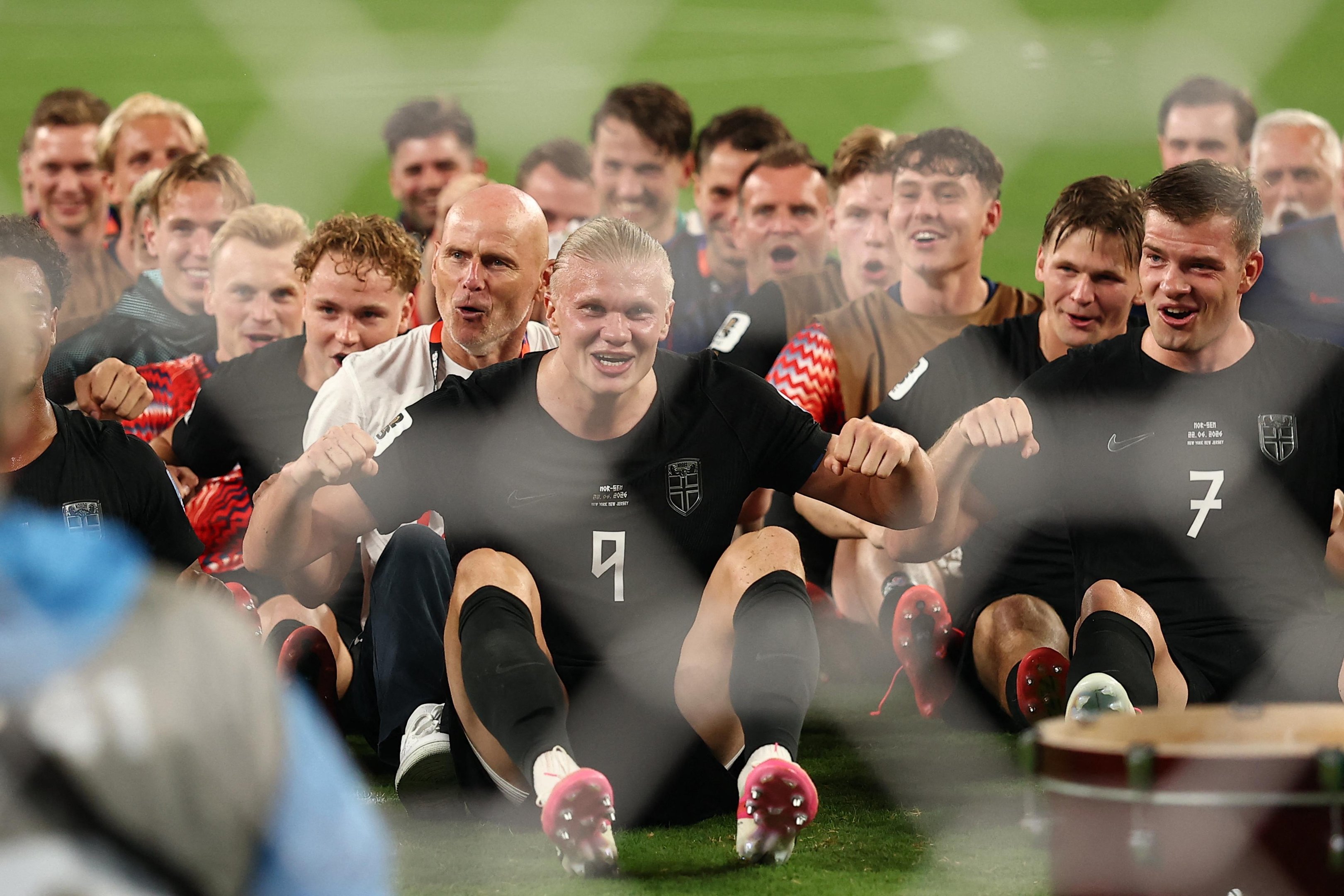 Haaland e seus companheiros "remaram como vikings" nos dois jogos do grupo I e obtiveram a classifica&ccedil;&atilde;o antecipada para a segunda fase da Copa do Mundo 2026