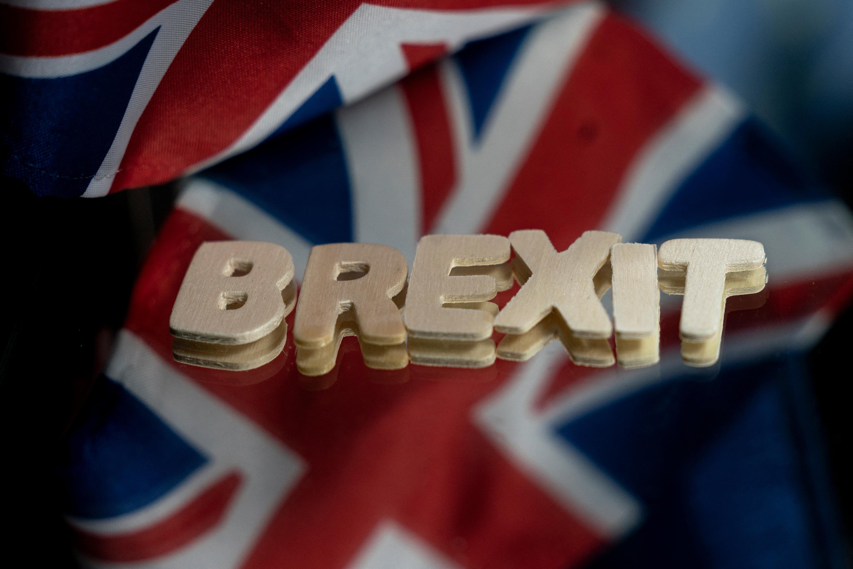 O d&eacute;cimo anivers&aacute;rio do referendo do Brexit acontece um dia ap&oacute;s o an&uacute;ncio da ren&uacute;ncia do primeiro-ministro trabalhista, Keir Starmer