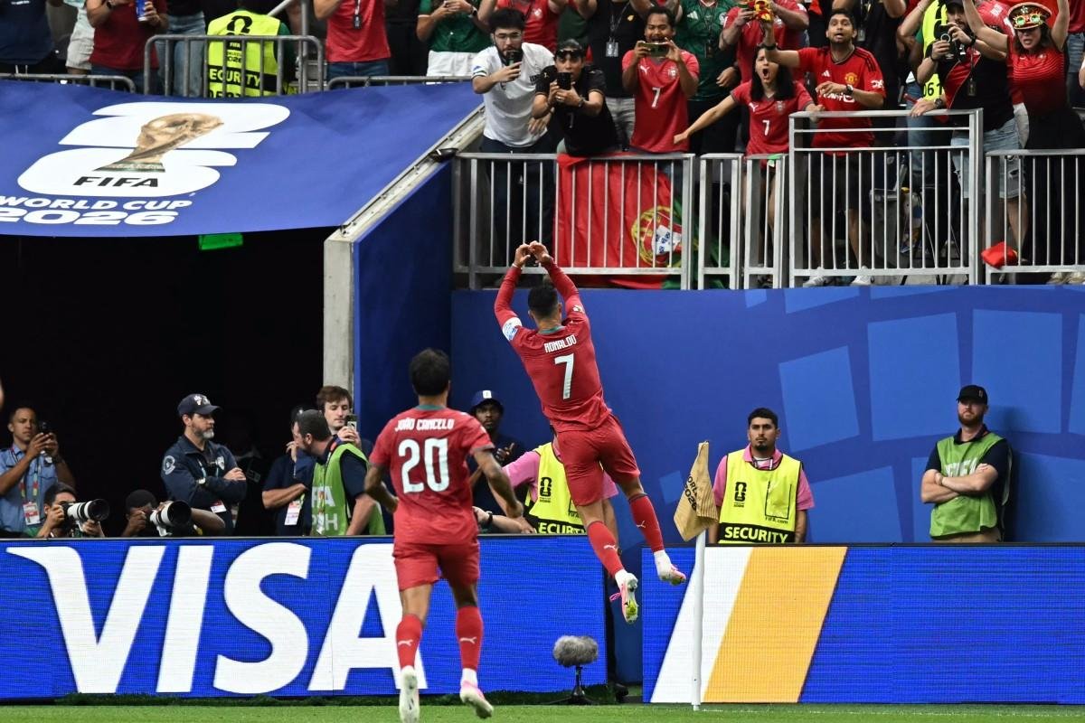 Cristiano Ronaldo marcou contra o Uzbequist&atilde;o
