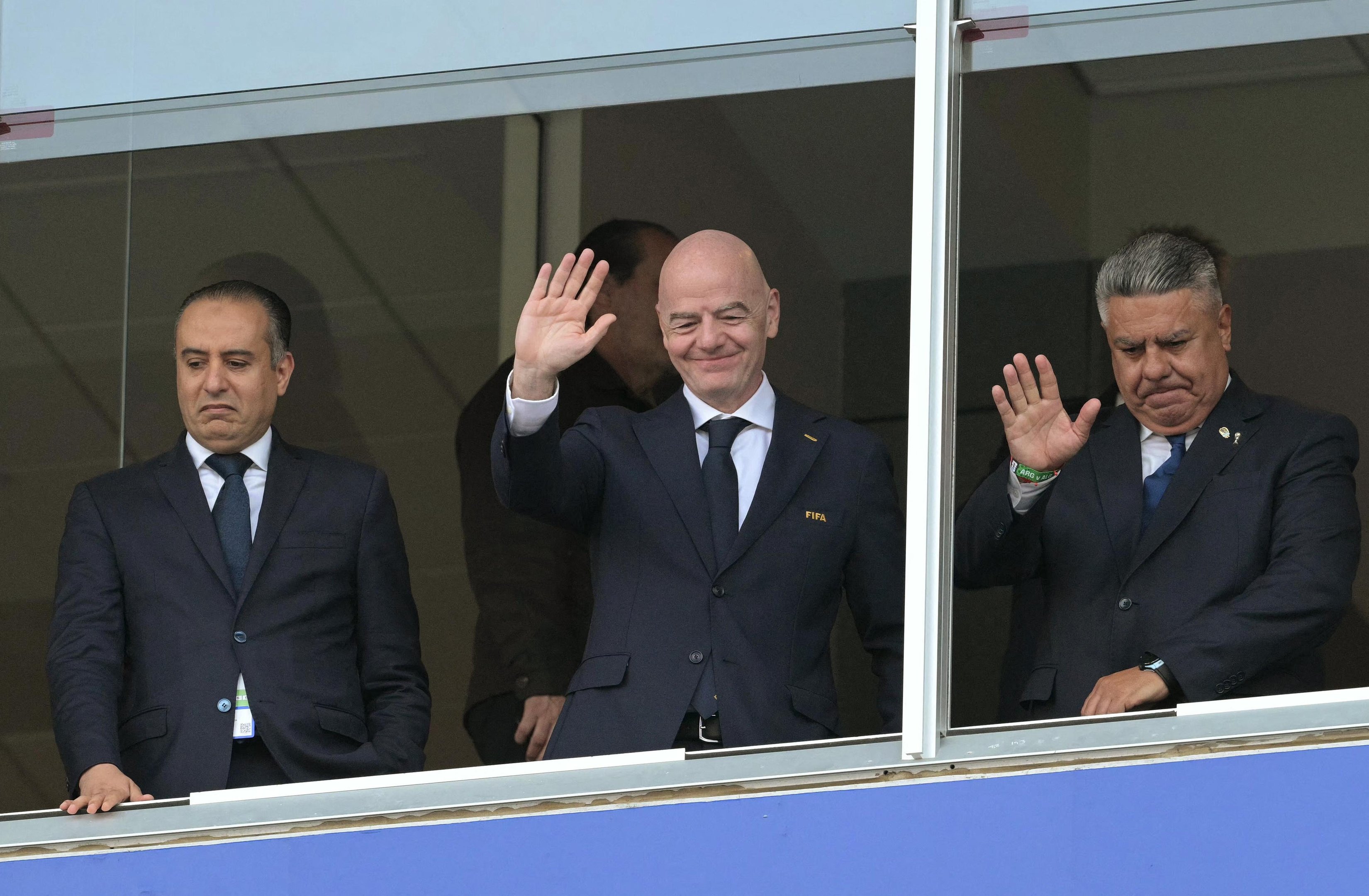 Nos jogos deste Mundial, Infantino costuma aparecer acompanhado de presidentes das federa&ccedil;&otilde;es das sele&ccedil;&otilde;es