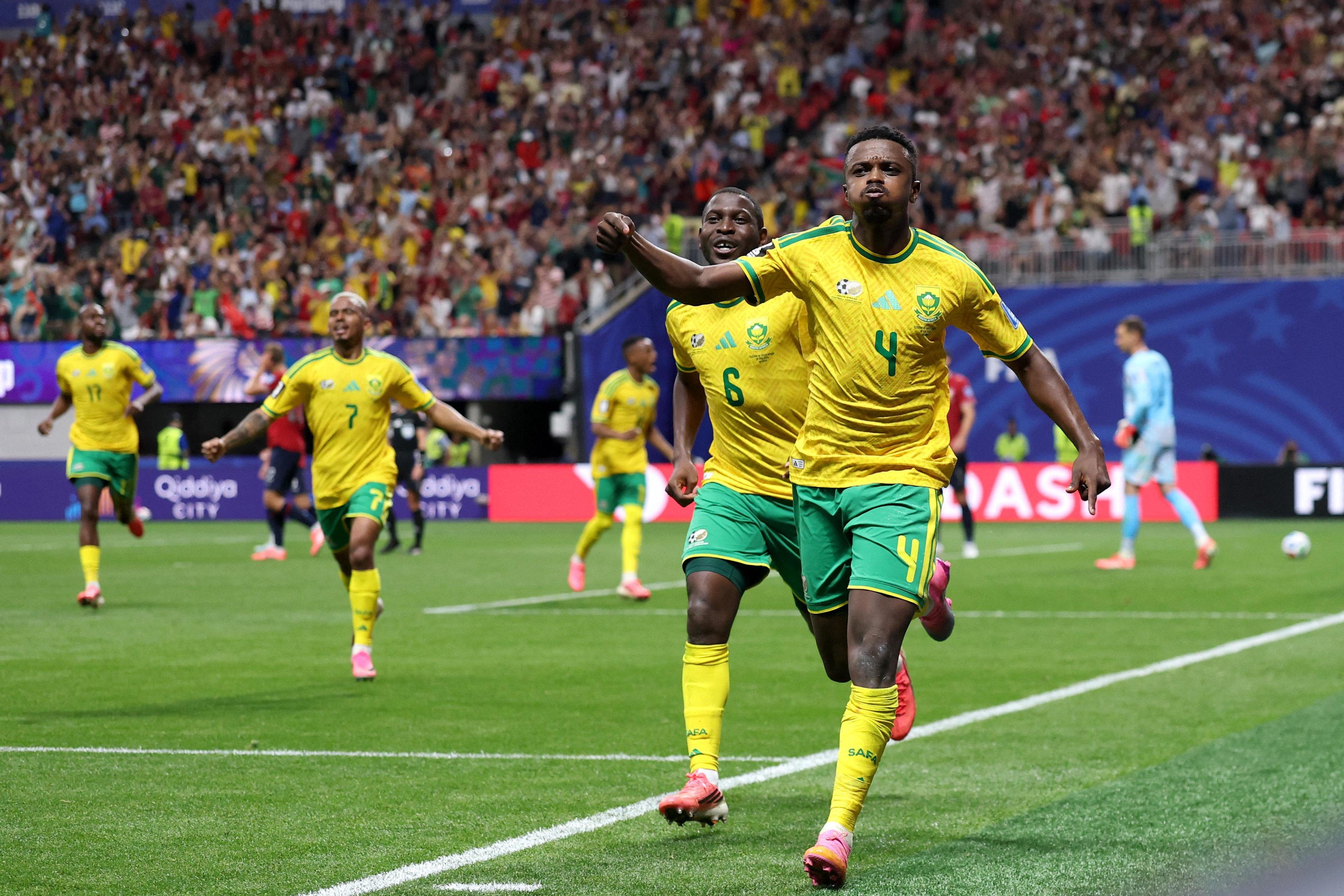 Teboho Mokoena marcou o &uacute;nico gol da &Aacute;frica do Sul at&eacute; agora na Copa do Mundo