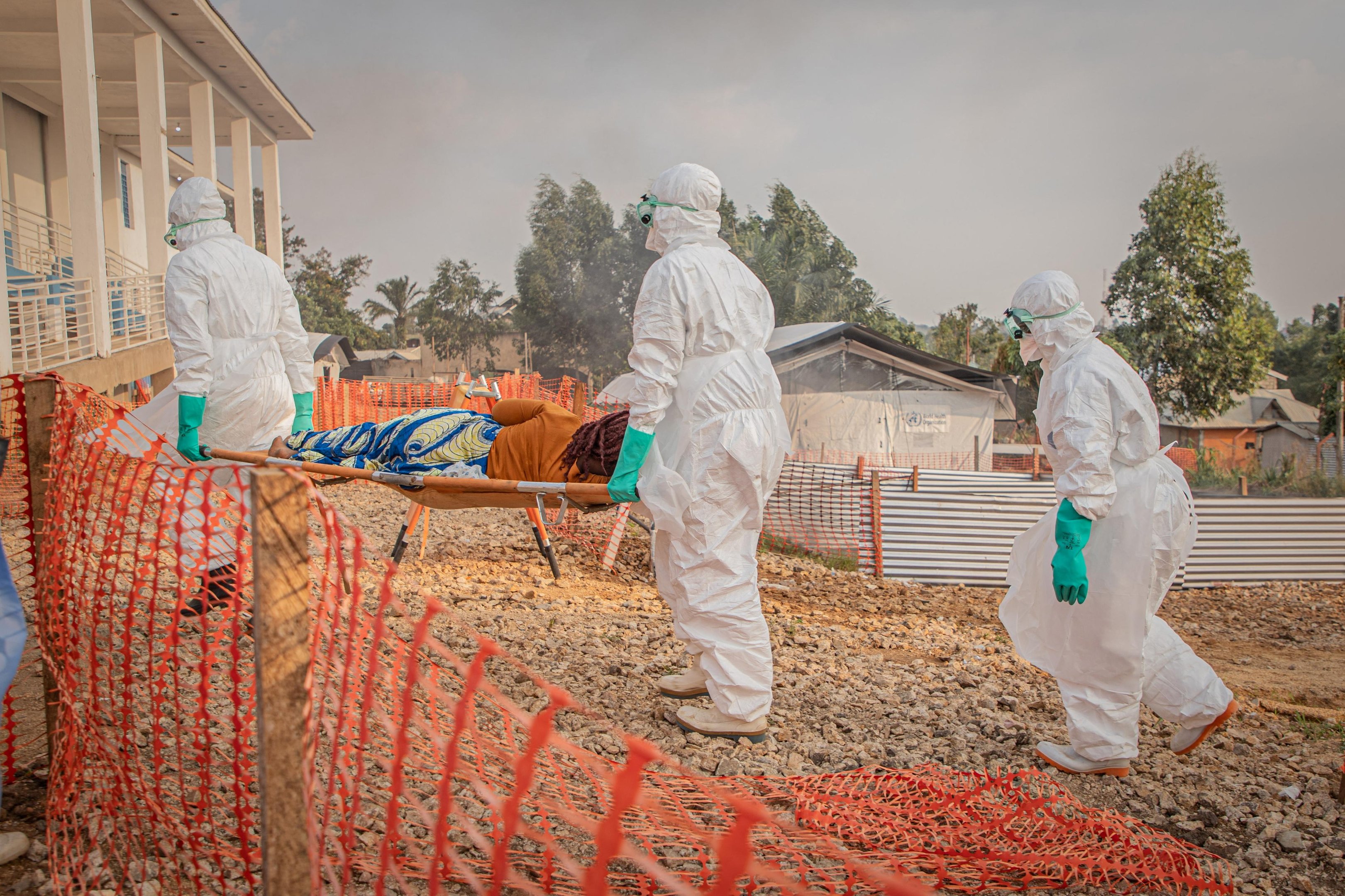 Epidemia atual se propaga mais rapidamente que todas as anteriores, segundo a OMS, que reportou 4.449 casos confirmados, com 2.061 &oacute;bitos