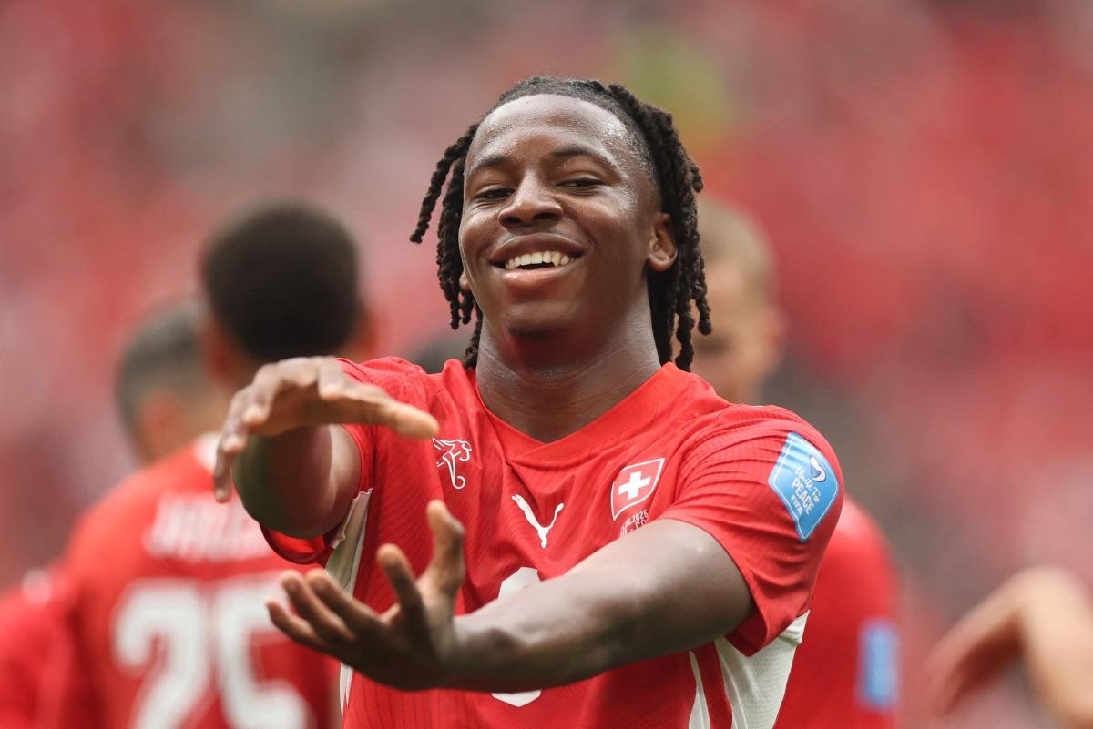 Johan Manzamb marcou o segundo gol da Su&iacute;&ccedil;a