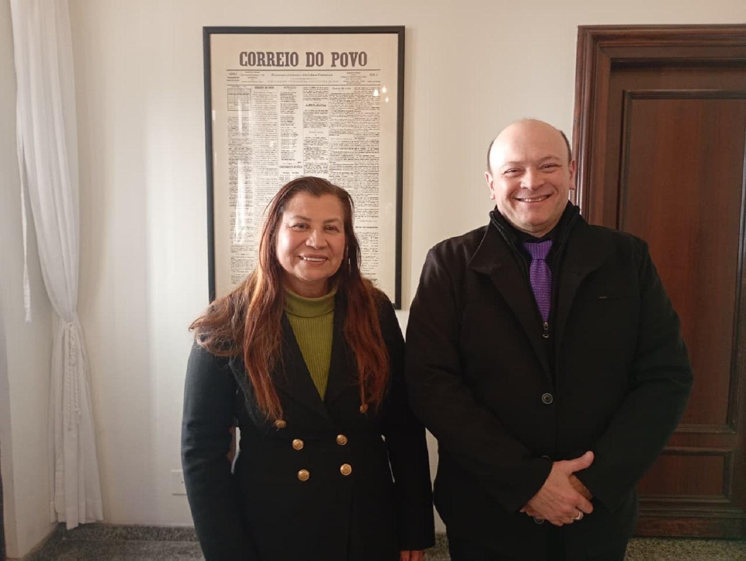 Presidente da C&acirc;mara Rio-Grandense do Livro (CRL), Roseni Siqueira Kohlmann, visitou o Correio do Povo sendo recebida pelo diretor presidente Marcelo Dantas