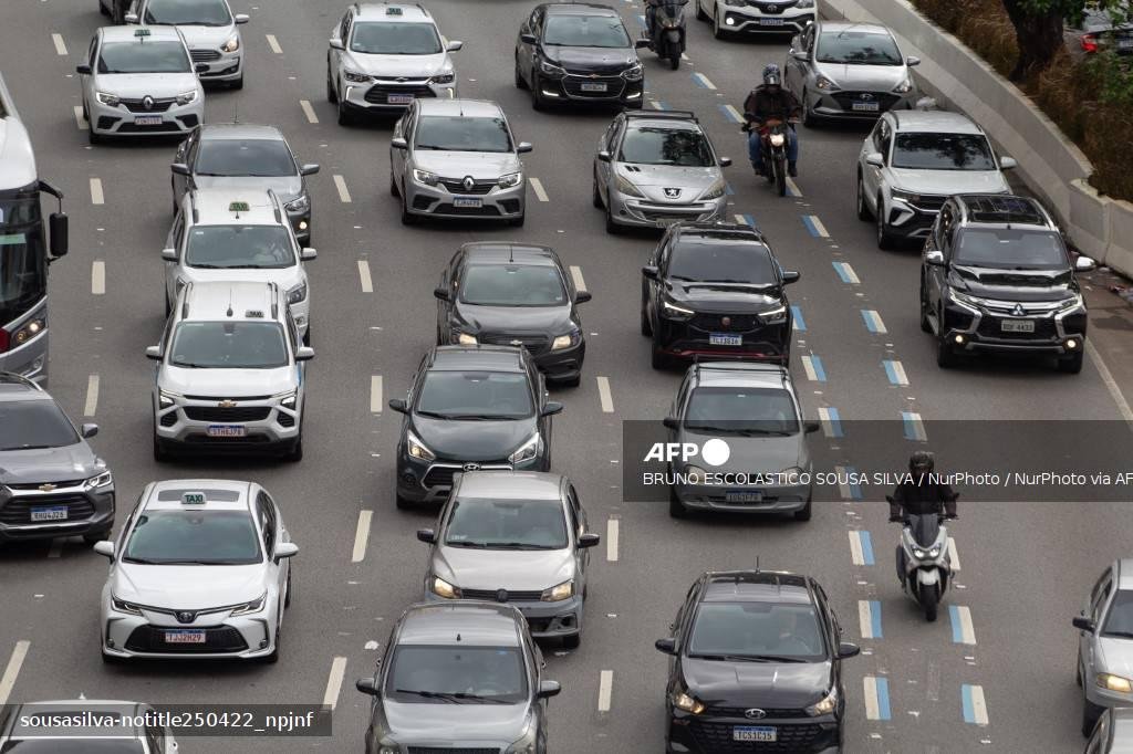 O recorde j&aacute; havia sido superado &agrave;s 17h30, quando, segundo a Companhia de Engenharia de Tr&aacute;fego, o total chegou a 1.532 quil&ocirc;metros de lentid&atilde;o na cidade