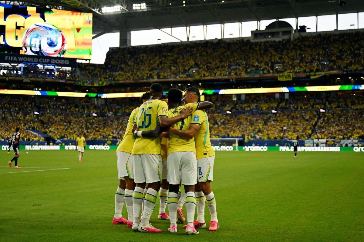 A vit&oacute;ria sobre a Esc&oacute;cia garantiu a lideran&ccedil;a da Sele&ccedil;&atilde;o no Grupo C