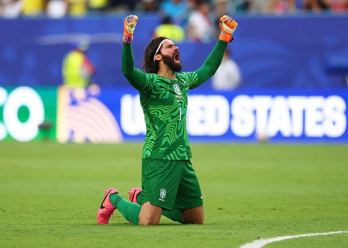 Contra a Esc&oacute;cia, Alisson chegou a 12&ordf; partida em tr&ecirc;s Copas do Mundo