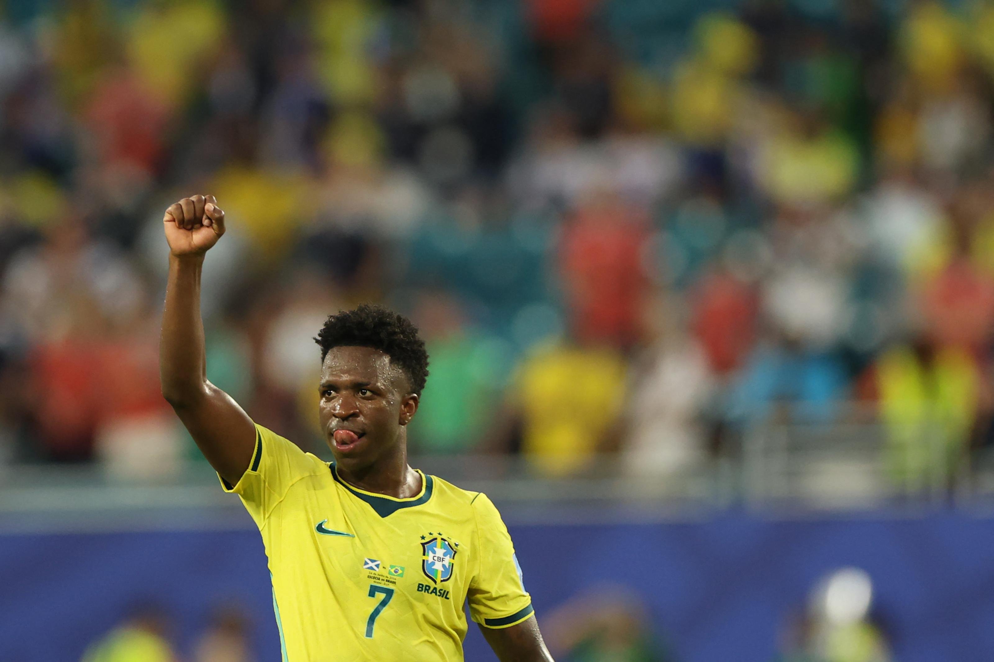 Vin&iacute;cius J&uacute;nior marcou dois gols contra a Esc&oacute;cia