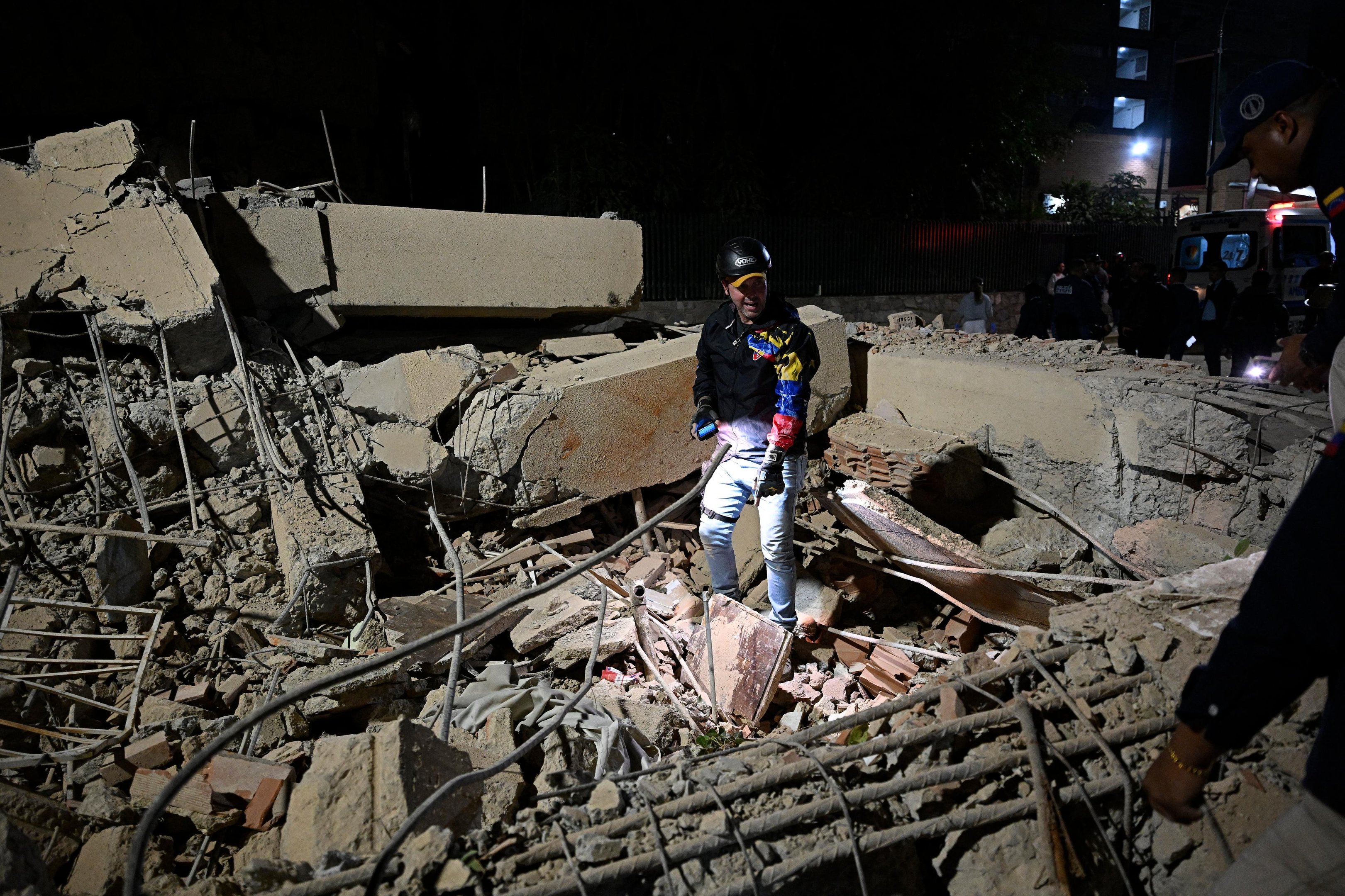 Ao menos 164 pessoas morreram em decorr&ecirc;ncia do tremor