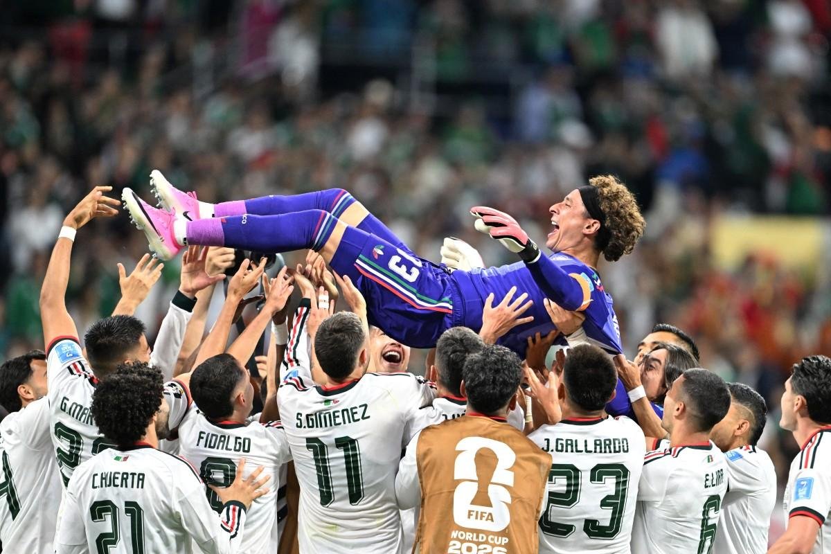 Guillermo Ochoa despediu-se dos Mundiais em grande estilo