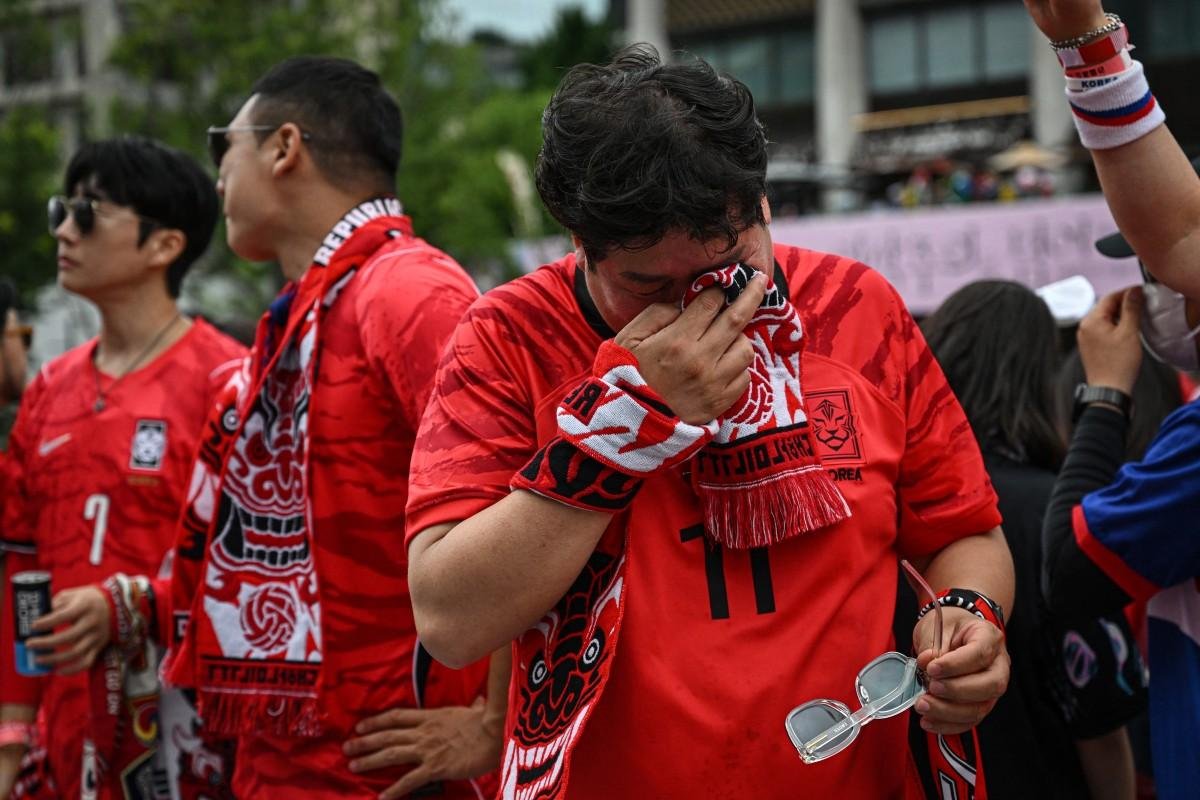 Torcida chora derrota da Coreia do Sul