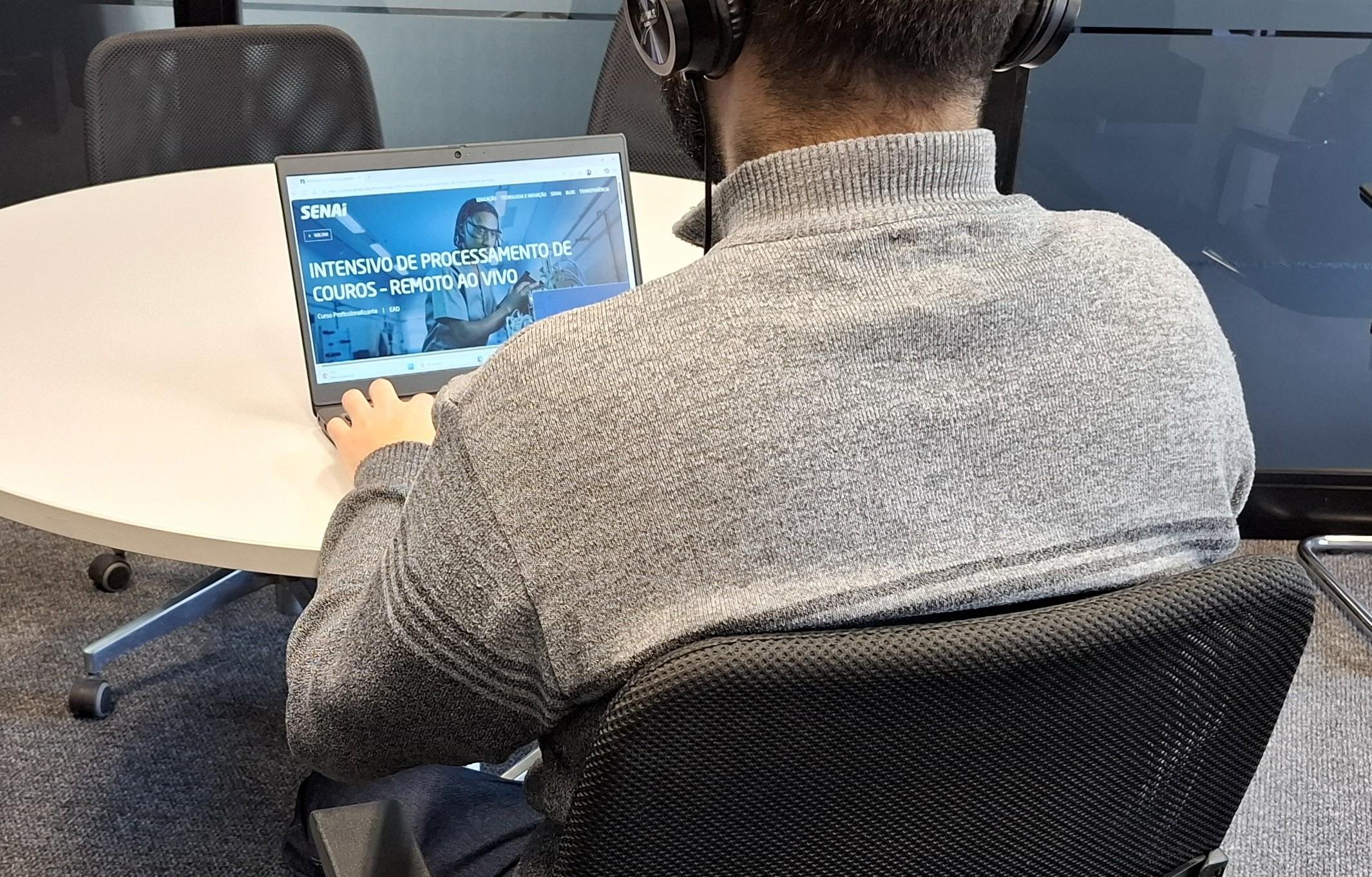 Estudos s&atilde;o oferecidos na modalidade h&iacute;brida ou totalmente EAD