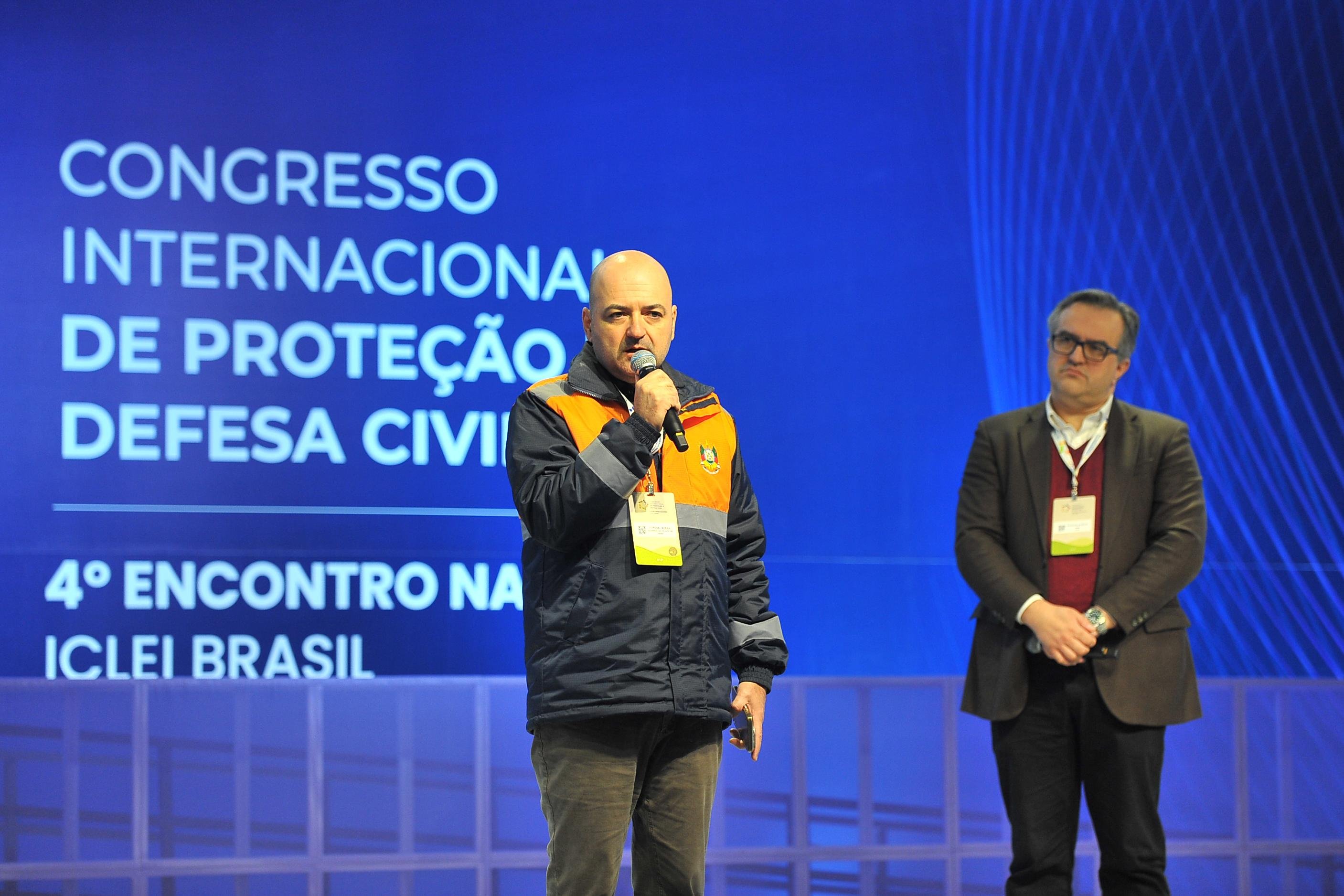 O chefe da Casa Militar e coordenador estadual de Prote&ccedil;&atilde;o e Defesa Civil, Luciano Chaves Boeira e o secret&aacute;rio executivo do Icei Am&eacute;rica do Sul, Rodrigo Perp&eacute;tuo