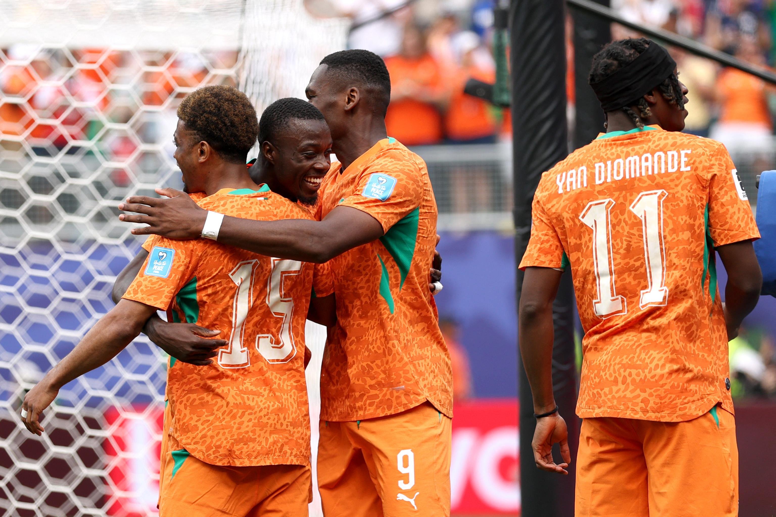 P&eacute;p&eacute; fez os dois gols que deram a vit&oacute;ria para os Elefantes