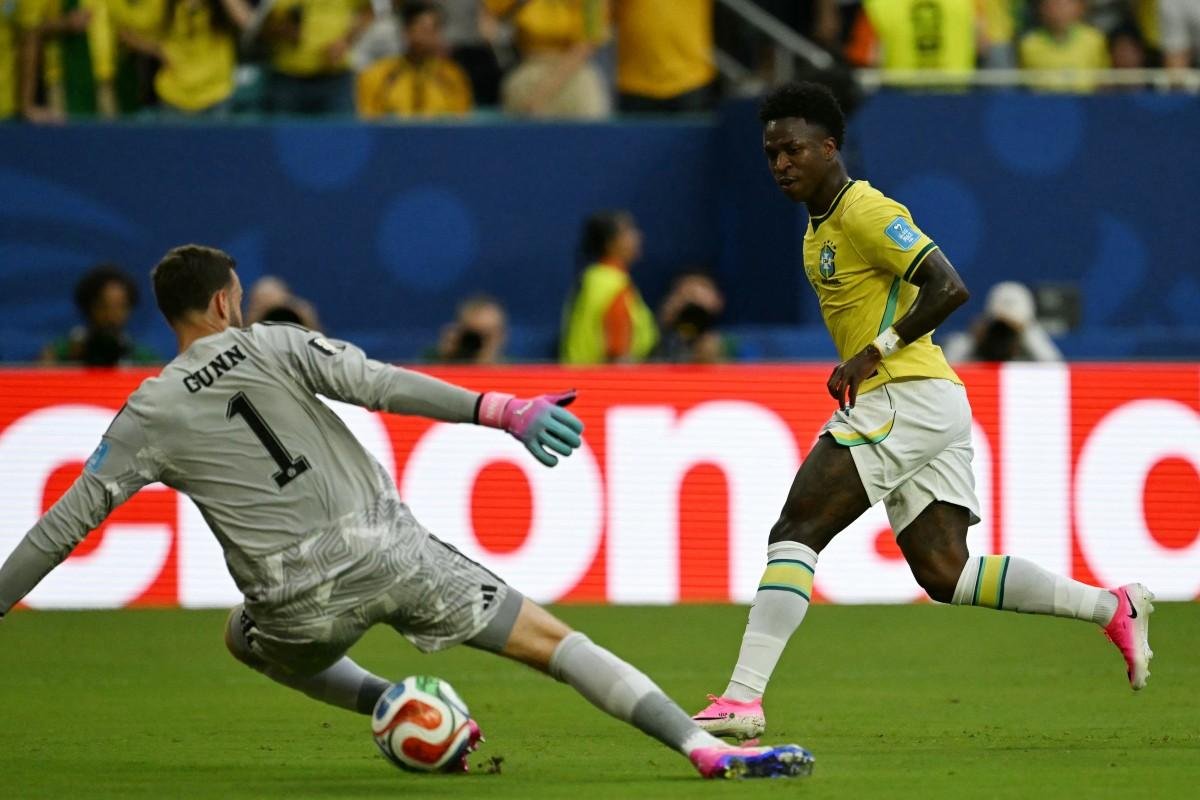 Vin&iacute;cius J&uacute;nior teve gol anulado contra a Esc&oacute;cia
