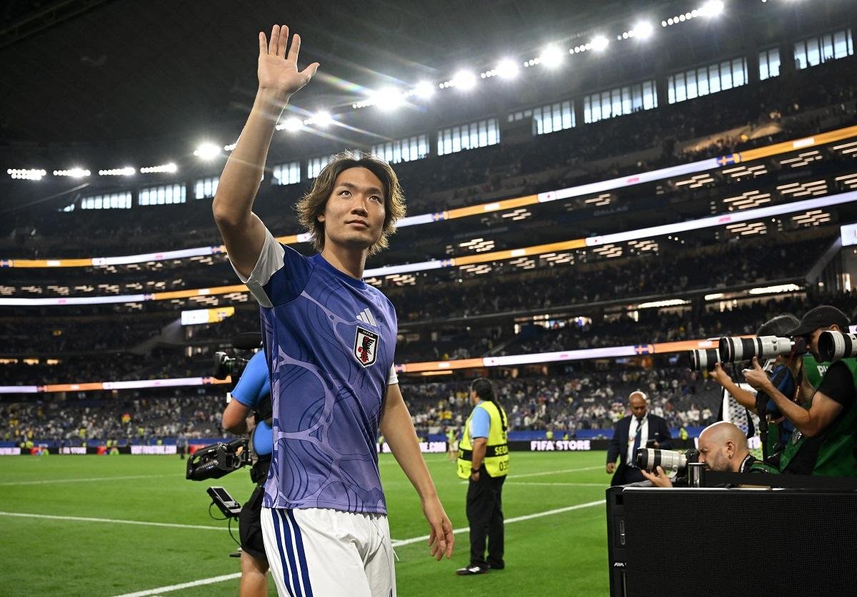 Itakura come&ccedil;ou o jogo contra a Su&eacute;cia, mas sentiu um problema f&iacute;sico e acabou substitu&iacute;do aos 38 minutos do primeiro tempo