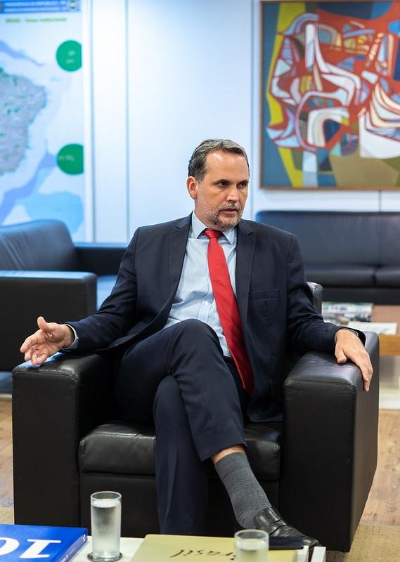 PEC da 6x1 &eacute; equilibrada e compat&iacute;vel com o Brasil, afirma ministro do Planejamento
