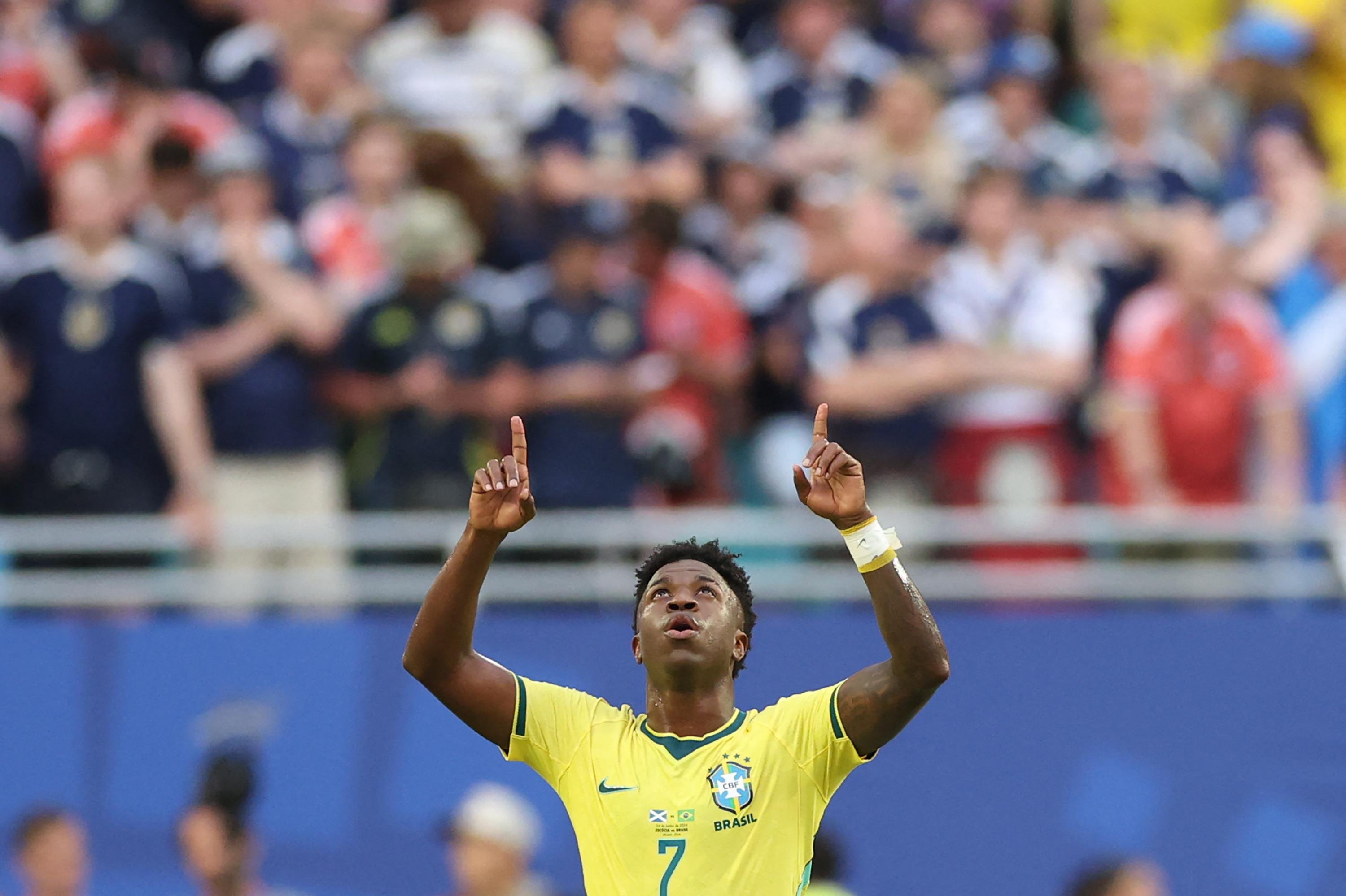 Vini Jr repetiu o desempenho de importantes jogadores brasileiros em Copas do Mundo, marcando gols em todas as partidas da fase de grupo