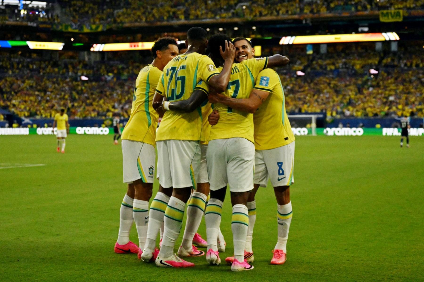Com Neymar de volta ap&oacute;s quase tr&ecirc;s anos e Vin&iacute;cius J&uacute;nior em modo super-her&oacute;i, o Brasil liderou o Grupo C com sete pontos