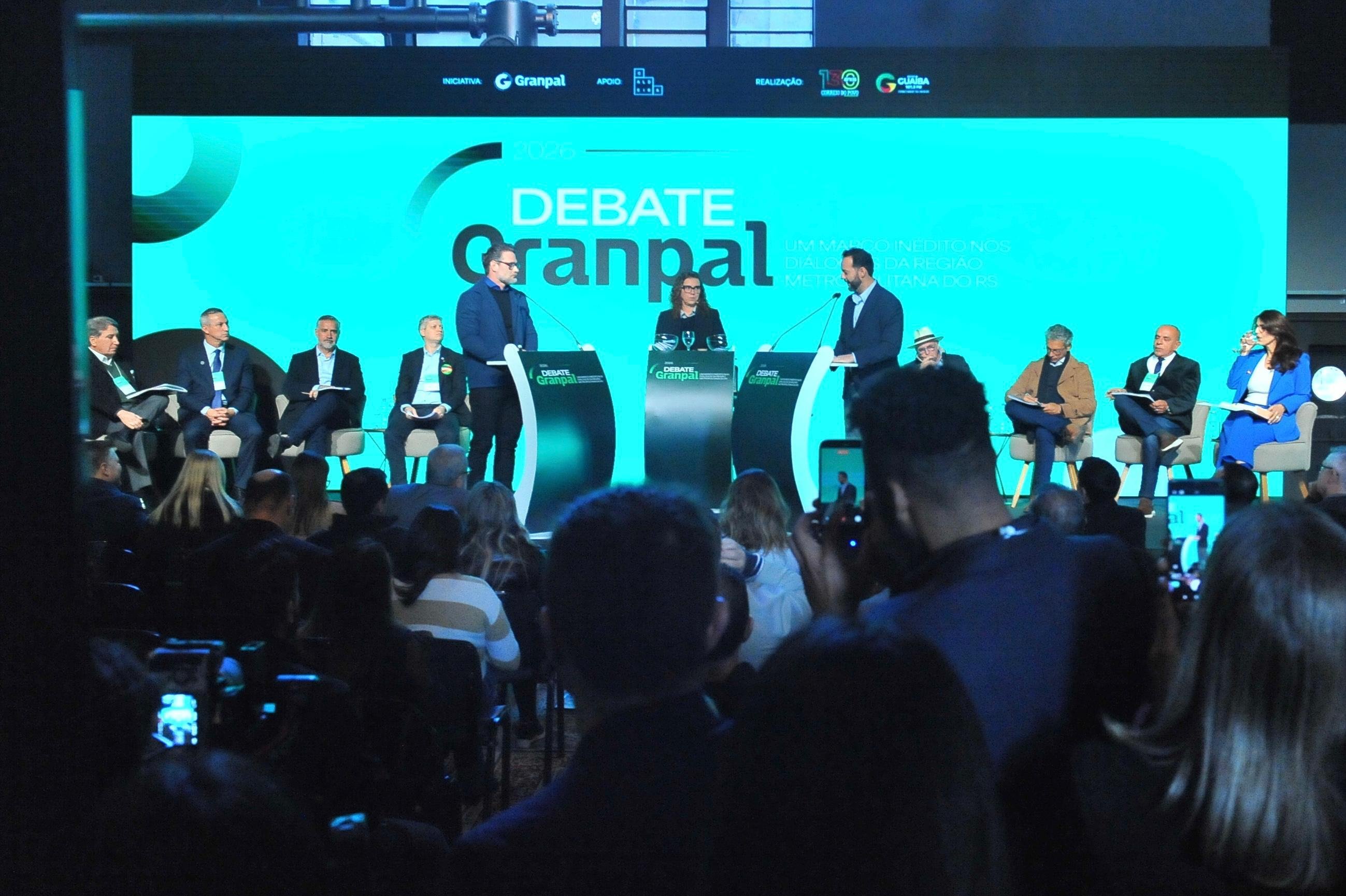 Os prefeitos Douglas Martello e Felipe Costella discursaram na abertura