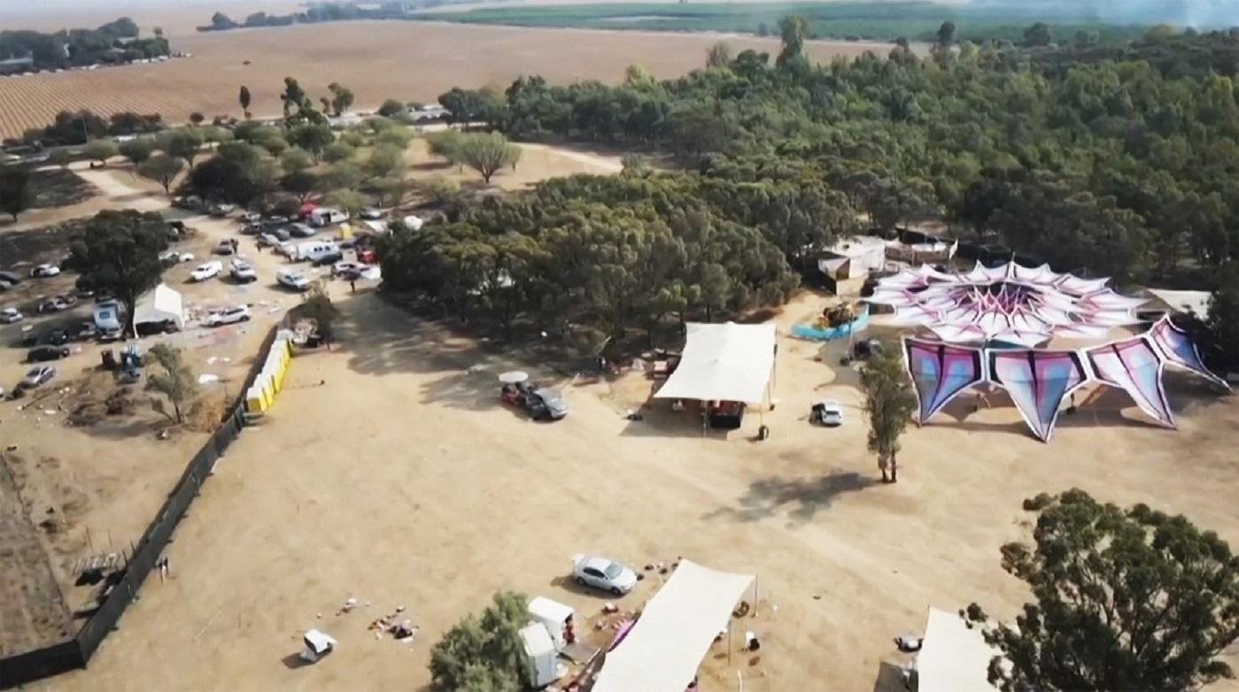 Um frame tirado de um v&iacute;deo do canal de Telegram "South First Responders" ap&oacute;s o ataque do Hamas a uma rave perto do kibbutz Reim, em Israel, junto ao deserto de Negev, em 9 de outubro de 2023