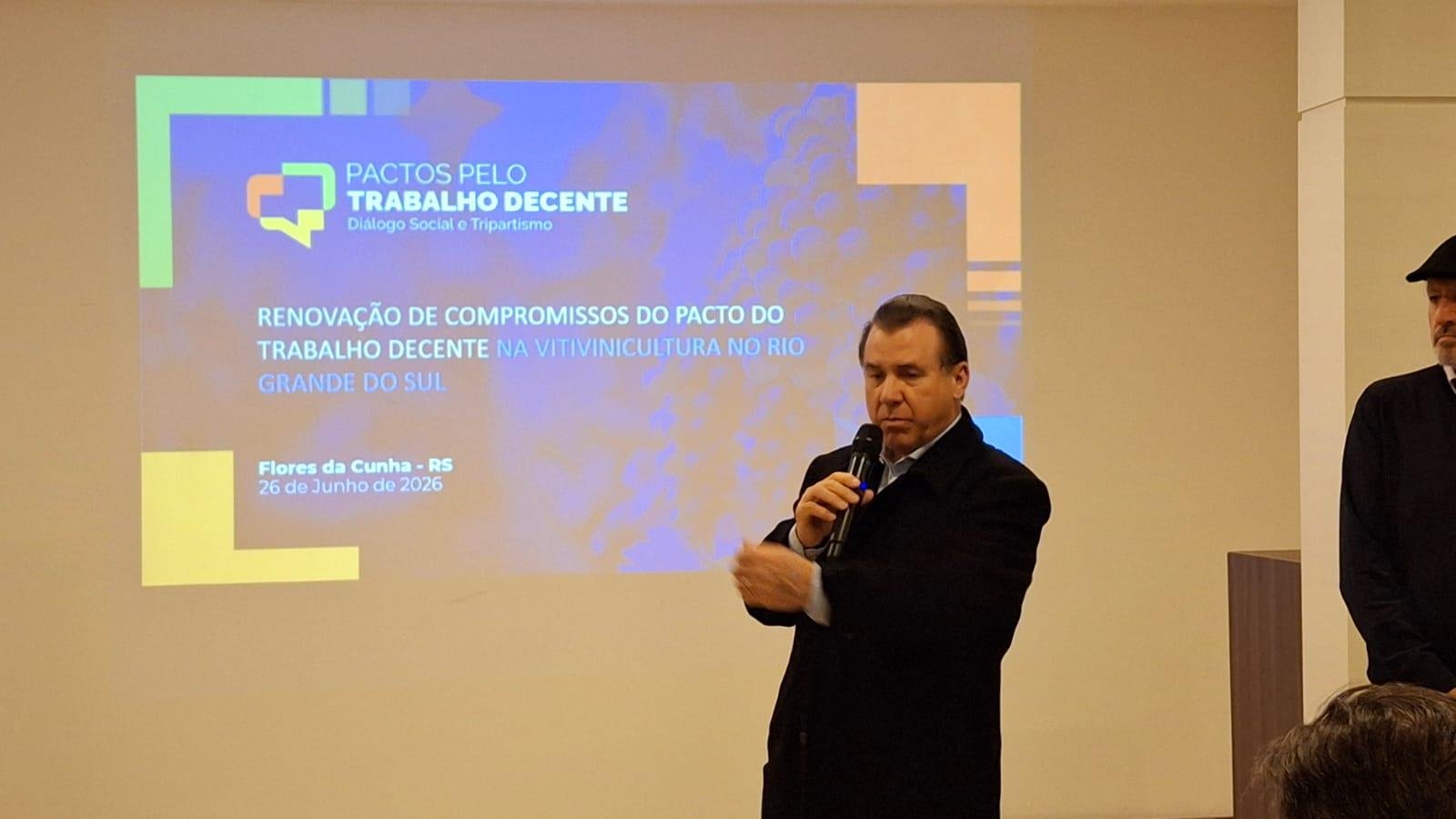Ministro prometeu que o governo est&aacute; empenhado em discutir solu&ccedil;&otilde;es para problemas apontados pelo setor