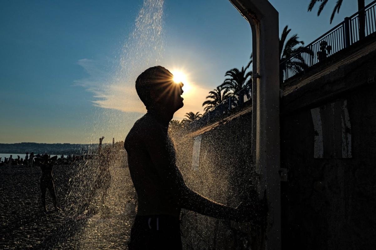 Onda de calor que atingiu a Fran&ccedil;a, o sul da Inglaterra, a Espanha e a It&aacute;lia durante a semana agora se desloca para o nordeste do continente