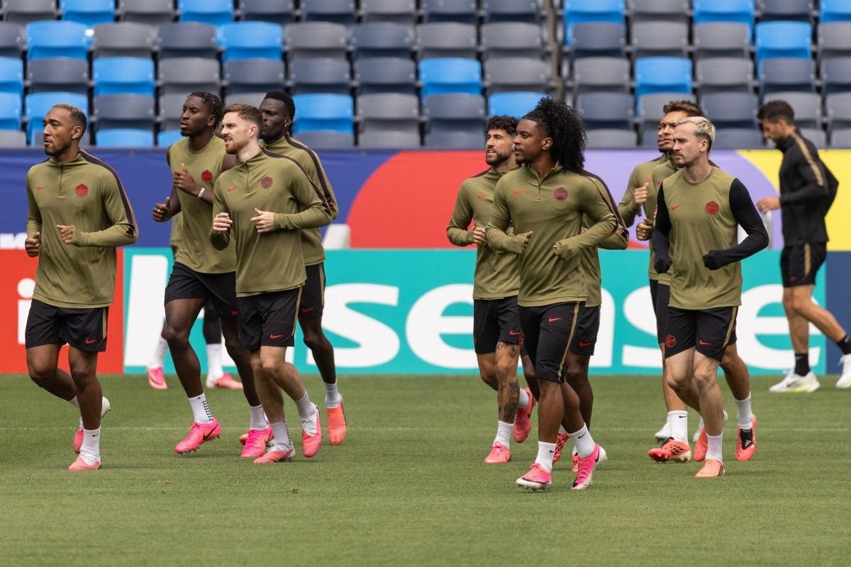 Jogadores canadenses se preparam para jogo mais importante da hist&oacute;ria do pa&iacute;s no futebol