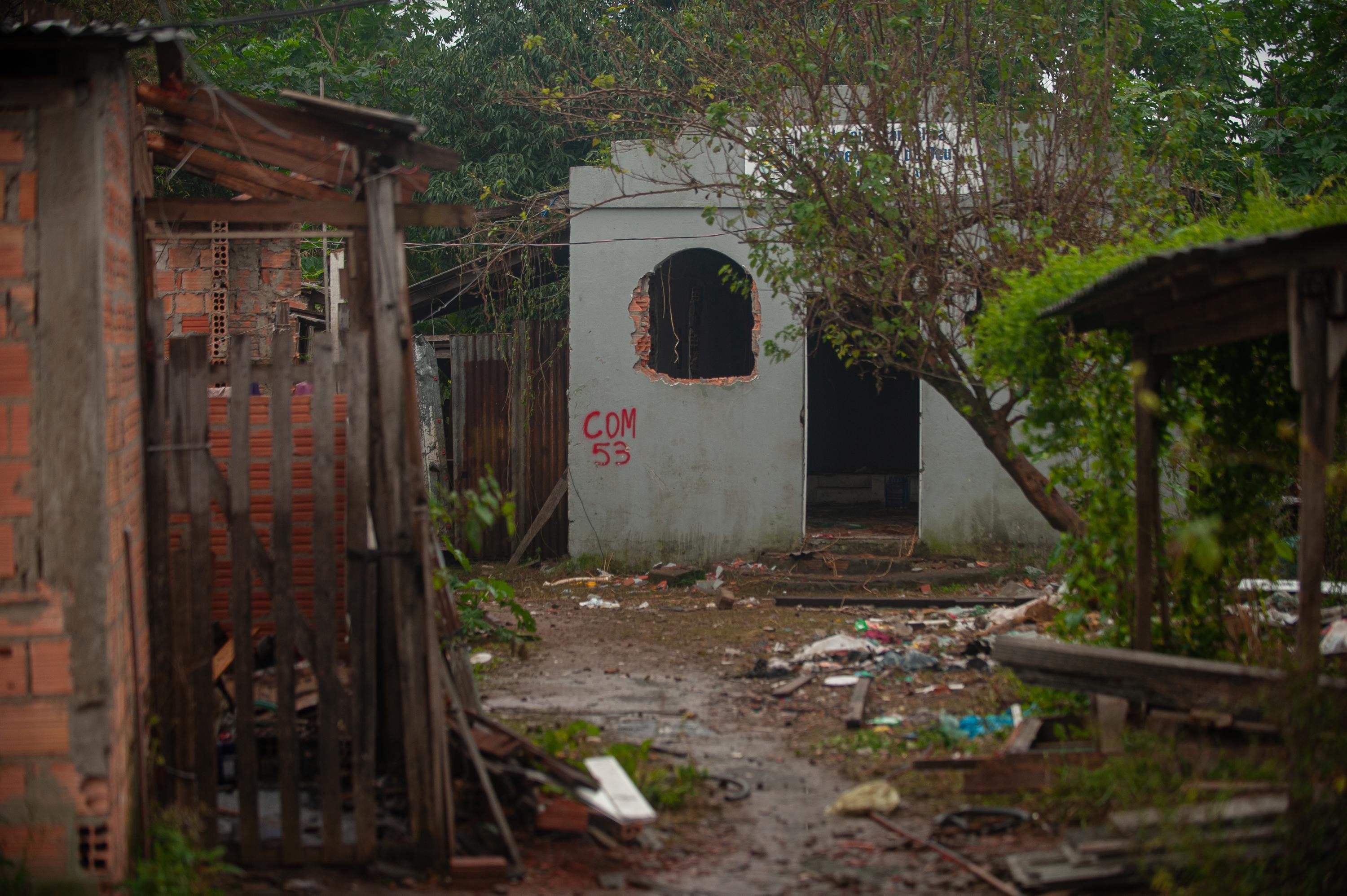Desocupa&ccedil;&atilde;o e demoli&ccedil;&atilde;o das casas das vilas do bairro Farrapos para conclus&atilde;o das obras da nova ponte do Gua&iacute;ba est&aacute; pausada