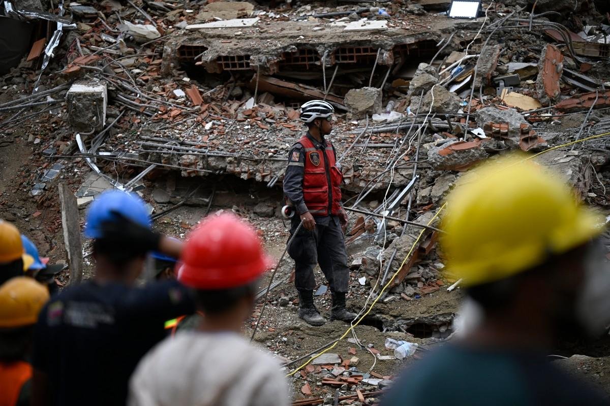 Ap&oacute;s 90 horas de duplo terremoto, possibilidade de encontrar sobreviventes entra em fase cr&iacute;tica