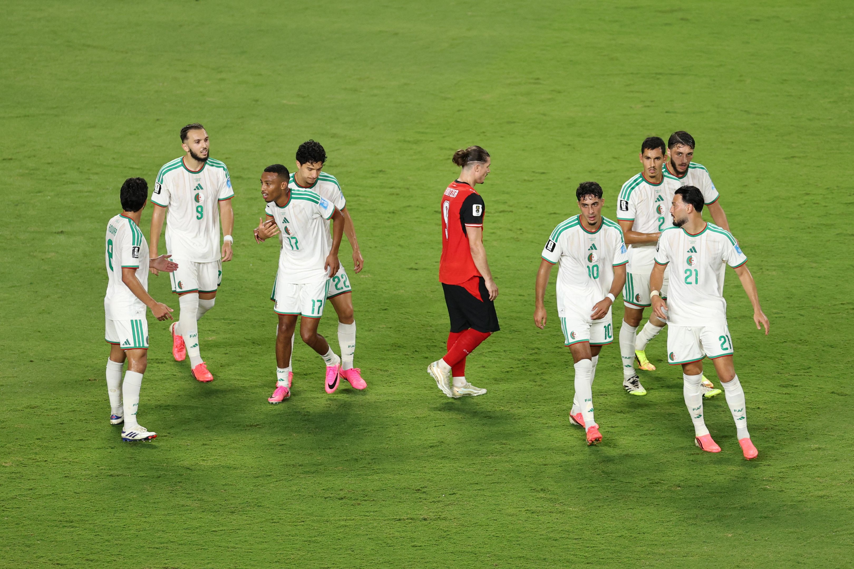 Arg&eacute;lia e &Aacute;ustria tocaram a bola sem nenhum perigo por quase meia hora no segundo tempo