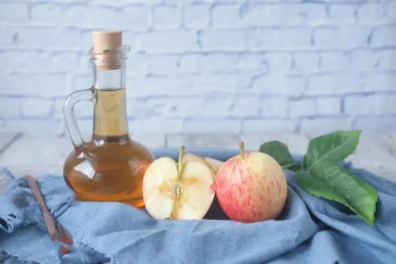 Vinagre de ma&ccedil;&atilde;o cont&eacute;m &aacute;cido ac&eacute;tico, al&eacute;m de compostos como o &aacute;cido m&aacute;lico e antioxidantes