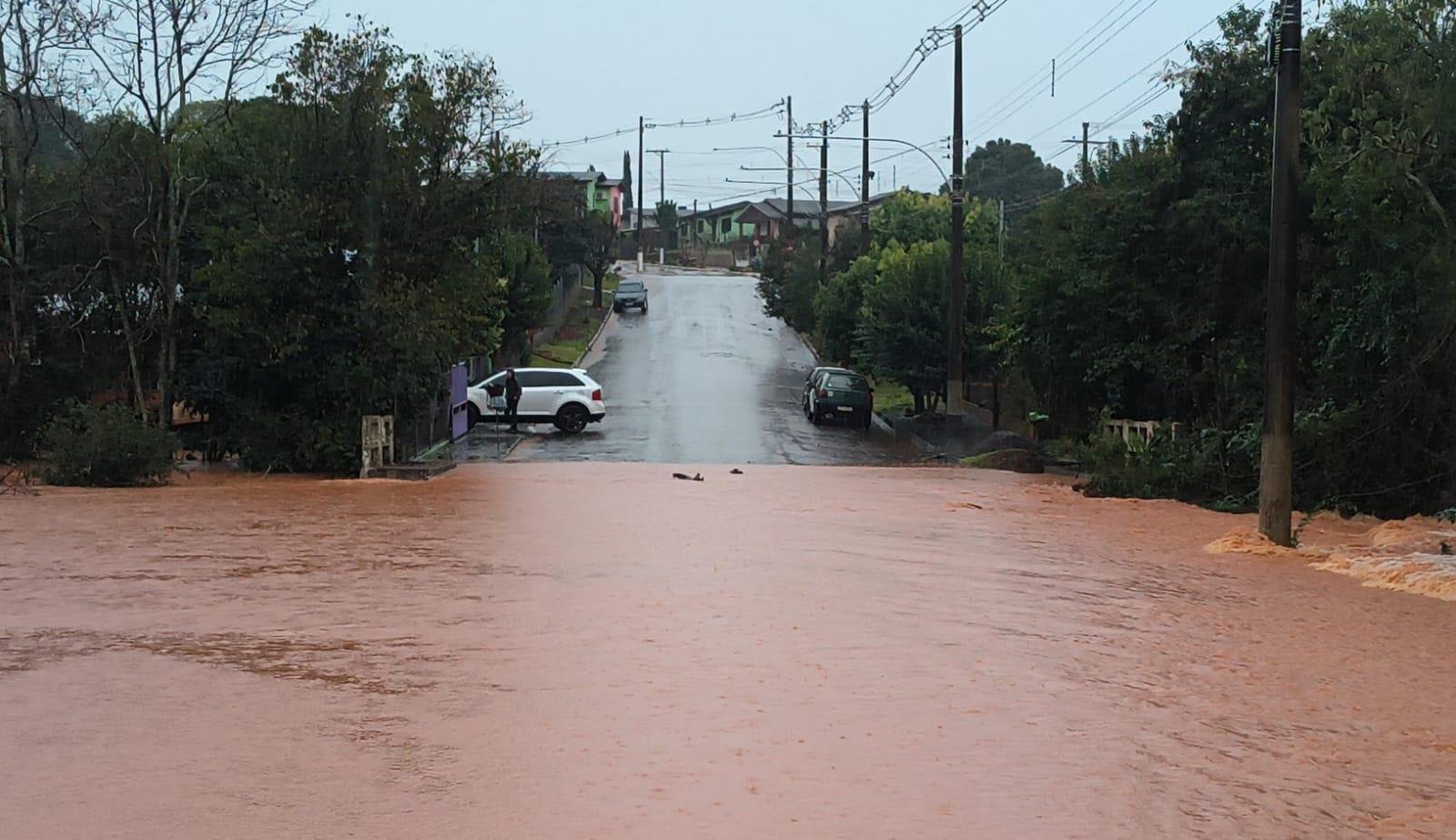 Mais de 20 cidades do RS registram estragos ap&oacute;s chuva