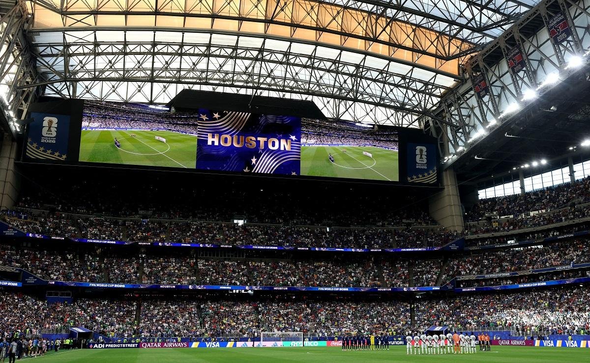 Brasil far&aacute; a sua estreia no NRG Stadium na Copa do Mundo contra o Jap&atilde;o nesta segunda-feira; a previs&atilde;o da sensa&ccedil;&atilde;o t&eacute;rmica &eacute; de 41&ordm;C, mas est&aacute;dio &eacute; climatizado a 21&ordm;C