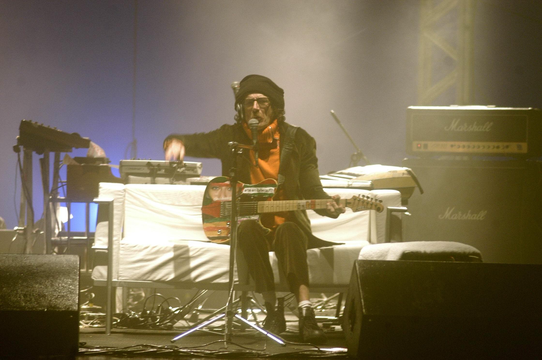 Charly Garcia em show realizado em Gramado na Esta&ccedil;&atilde;o de Inverno do Nacional, em Gramado, em agosto de 2004