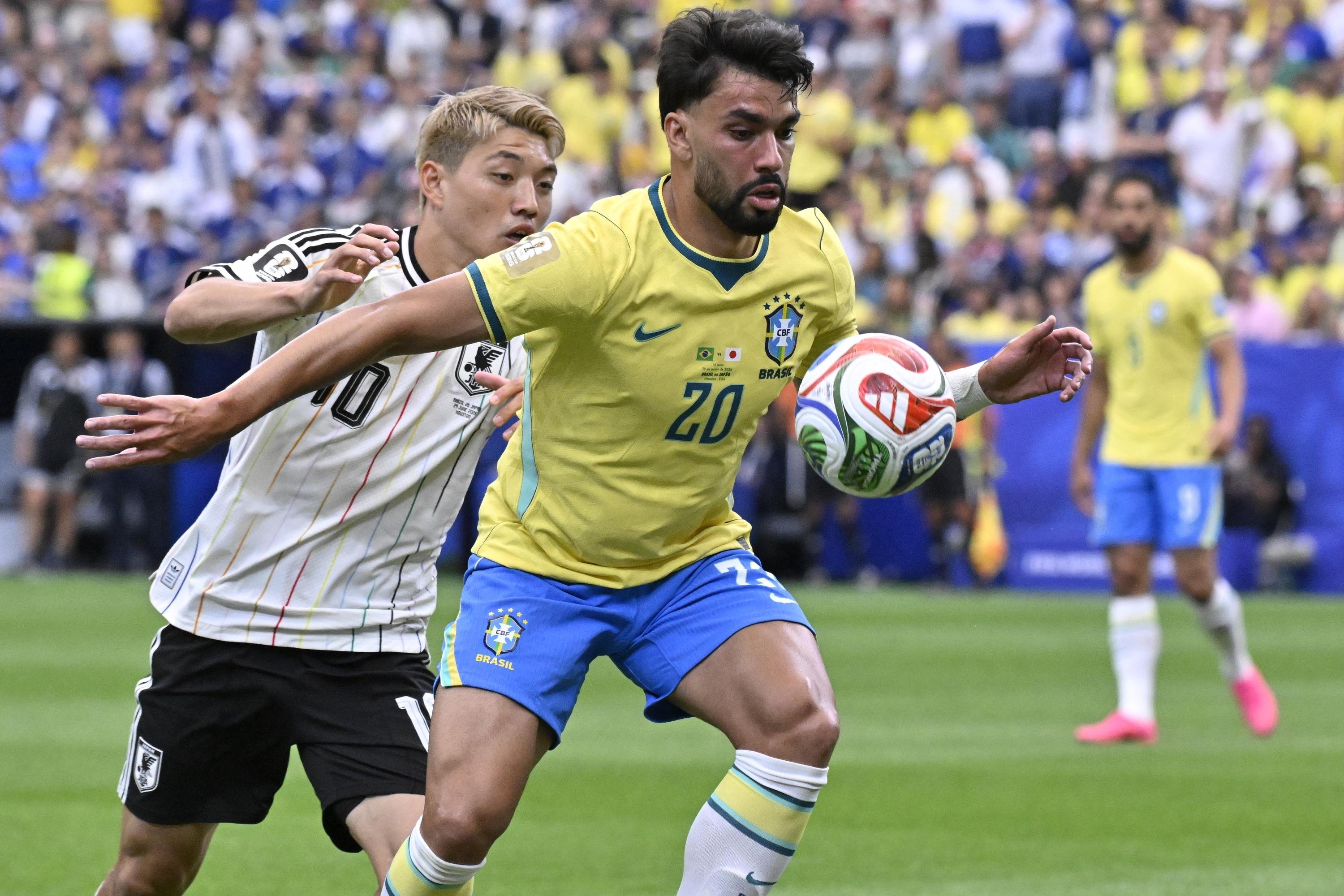 Lucas Paqueta saiu no intervalo com suspeita de les&atilde;o muscular
