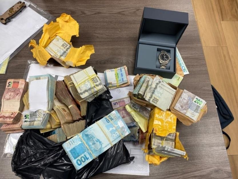 Dinheiro encontrado durante a opera&ccedil;&atilde;o An&aacute;fora, da Pol&iacute;cia Federal