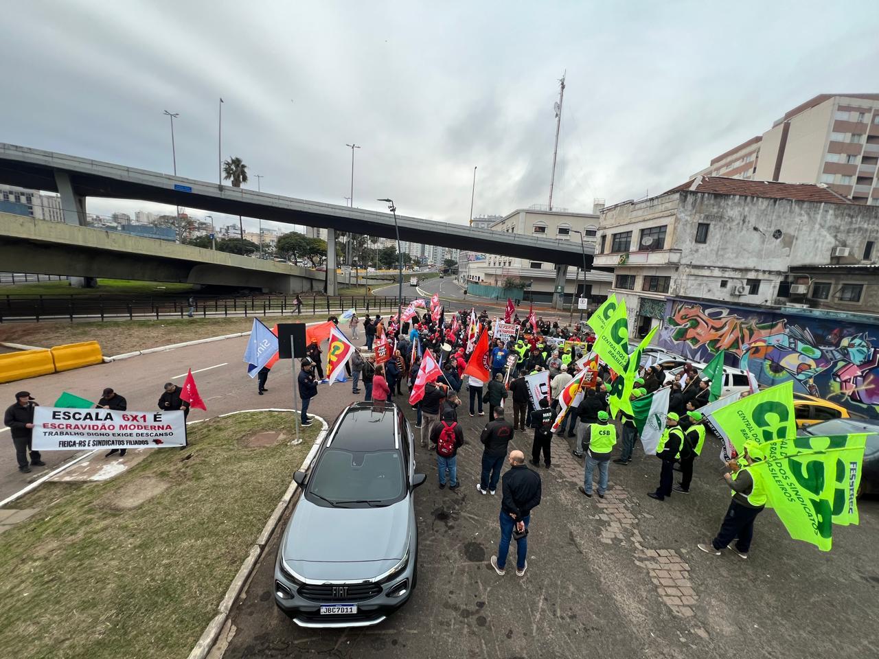 Mobiliza&ccedil;&atilde;o re&uacute;ne centrais sindicais e movimentos sociais