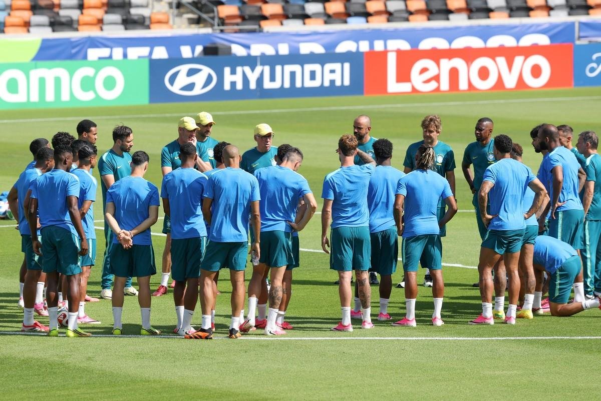 Ao vivo: Sele&ccedil;&atilde;o volta a treinar ap&oacute;s a classifica&ccedil;&atilde;o na Copa do Mundo