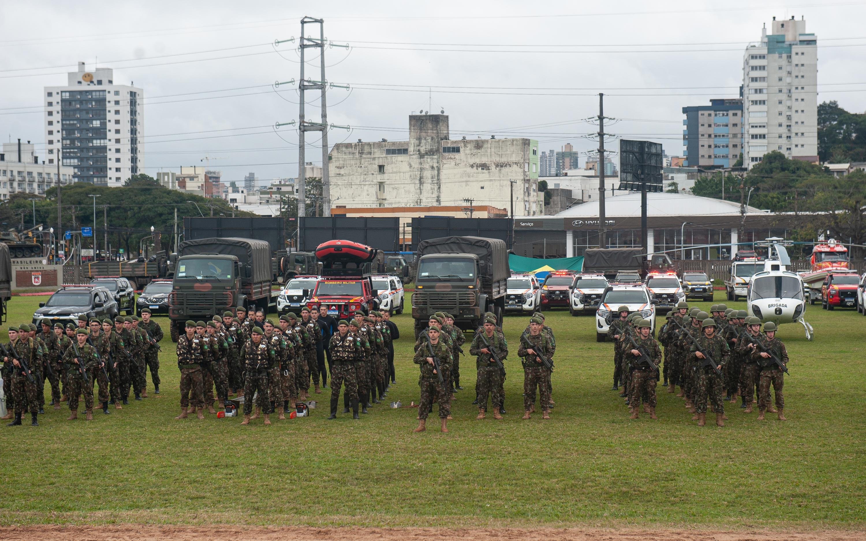 Ser&atilde;o 594 militares e agentes civis e 35 agentes do gabinete de crise do Rio Grande do Sul envolvidos na atividade