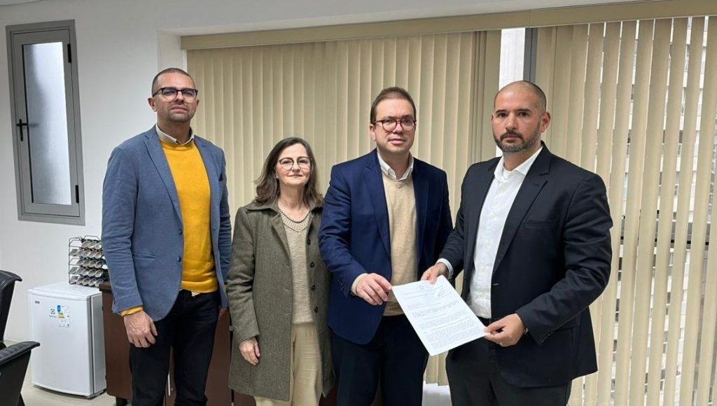 Vice-presidente do Cremers, Eduardo Neubarth Trindade, entregou pedido ao MPT-RS para analisar processo de transi&ccedil;&atilde;o da gest&atilde;o de unidades de sa&uacute;de da Capital