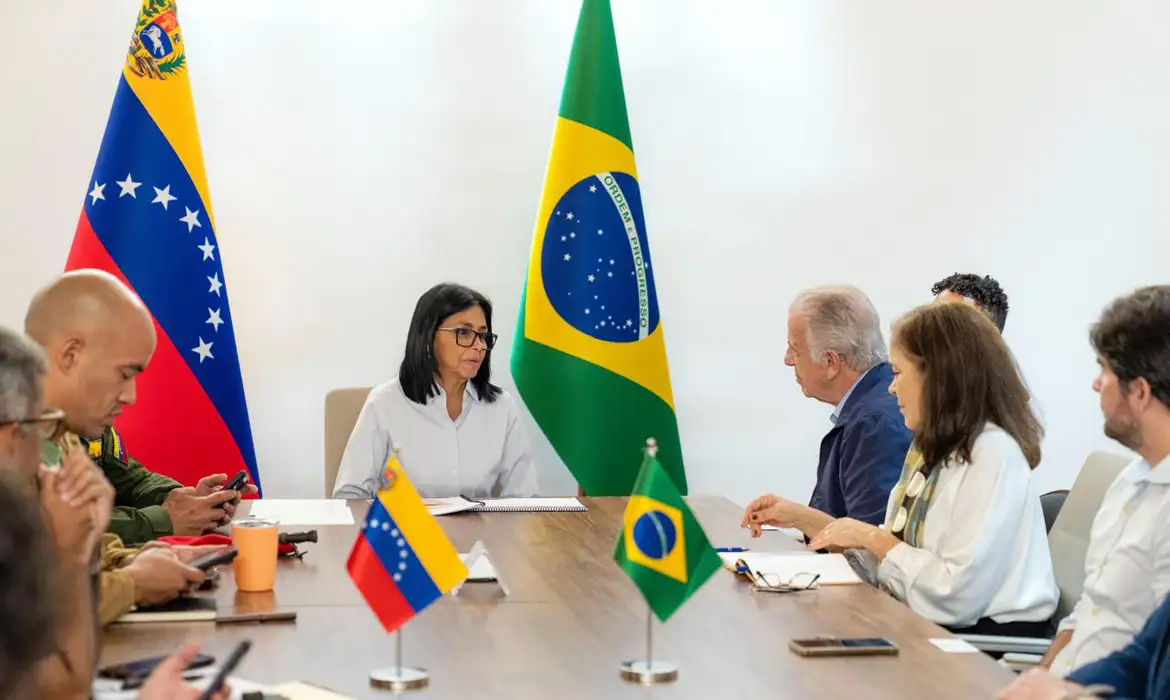 At&eacute; o in&iacute;cio desta tarde, o n&uacute;mero de mortos passava de 1,94 mil pessoas, segundo autoridades locais