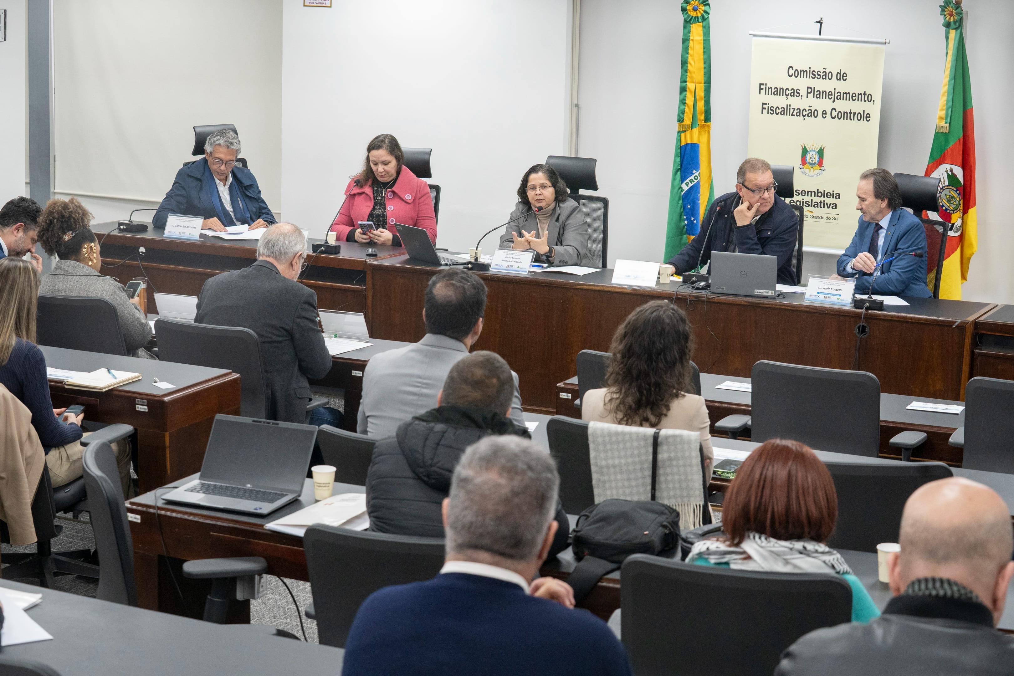 Reuni&atilde;o ocorreu nesta ter&ccedil;a-feira (30)