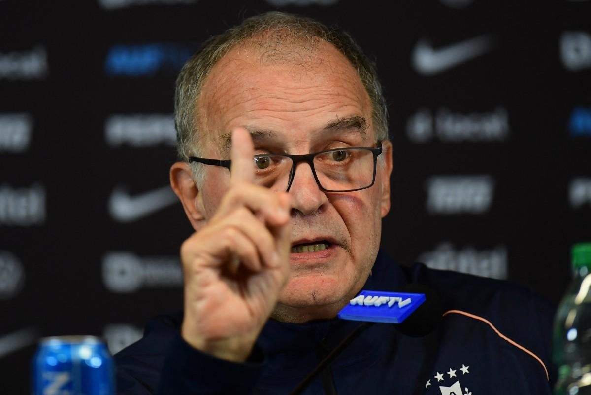 Marcelo Bielsa admitiu que "n&atilde;o conquistou o grupo", mas disse que isso n&atilde;o foi um obst&aacute;culo ao trabalho no dia a dia