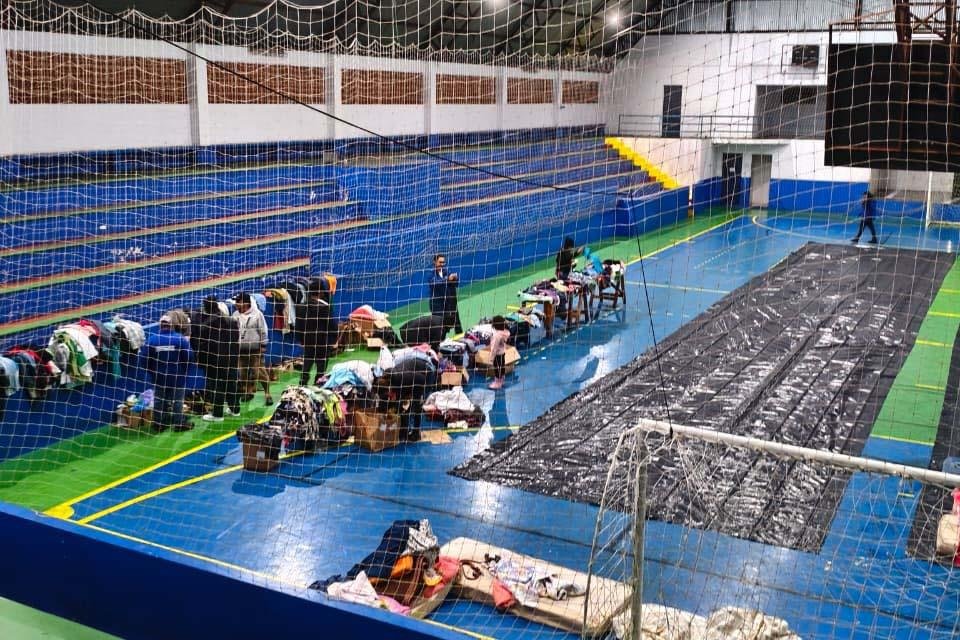Em Cand&oacute;i, 50 pessoas foram abrigadas no gin&aacute;sio de esportes e outras 200 foram acolhidas por familiares