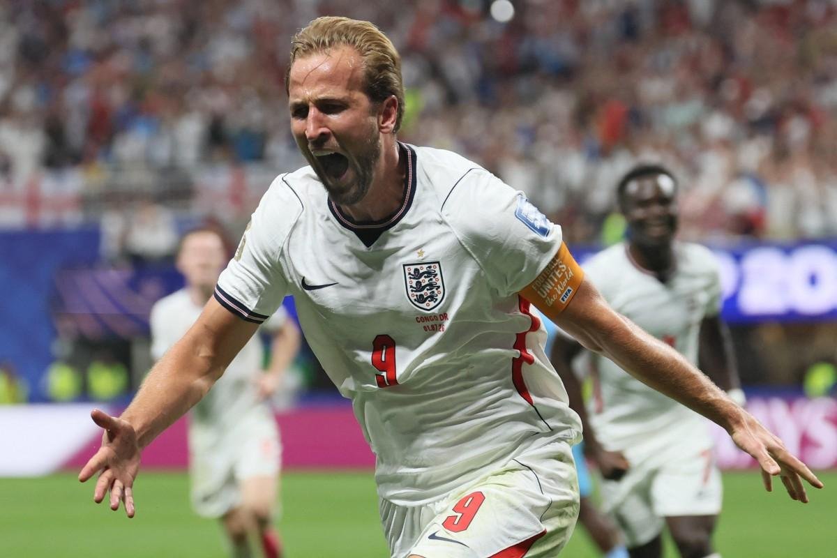 Harry Kane comemora o gol da virada da Inglaterra
