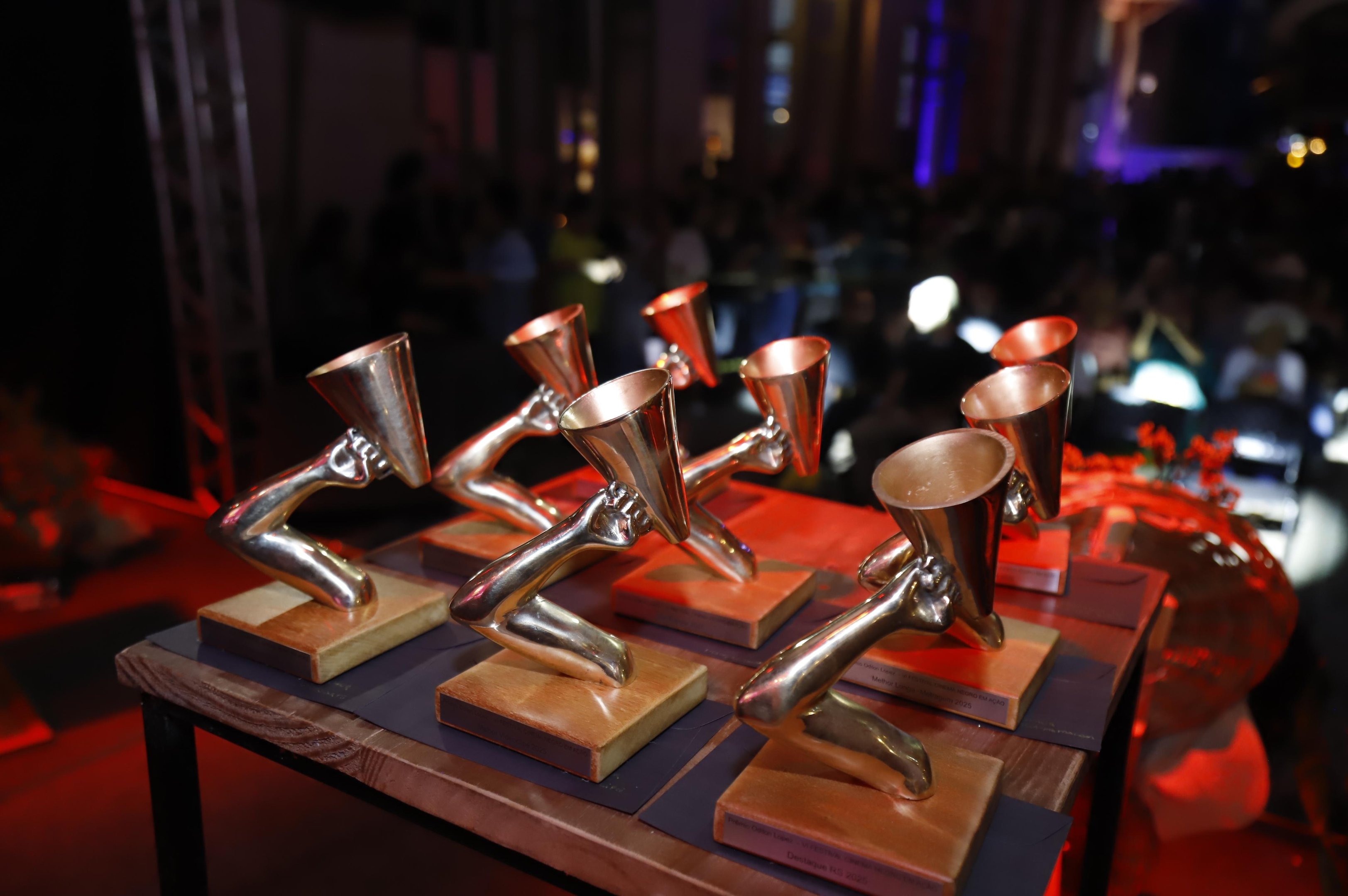 ​Trof&eacute;u Odilon Lopez do Festival Cinema Negro em A&ccedil;&atilde;o