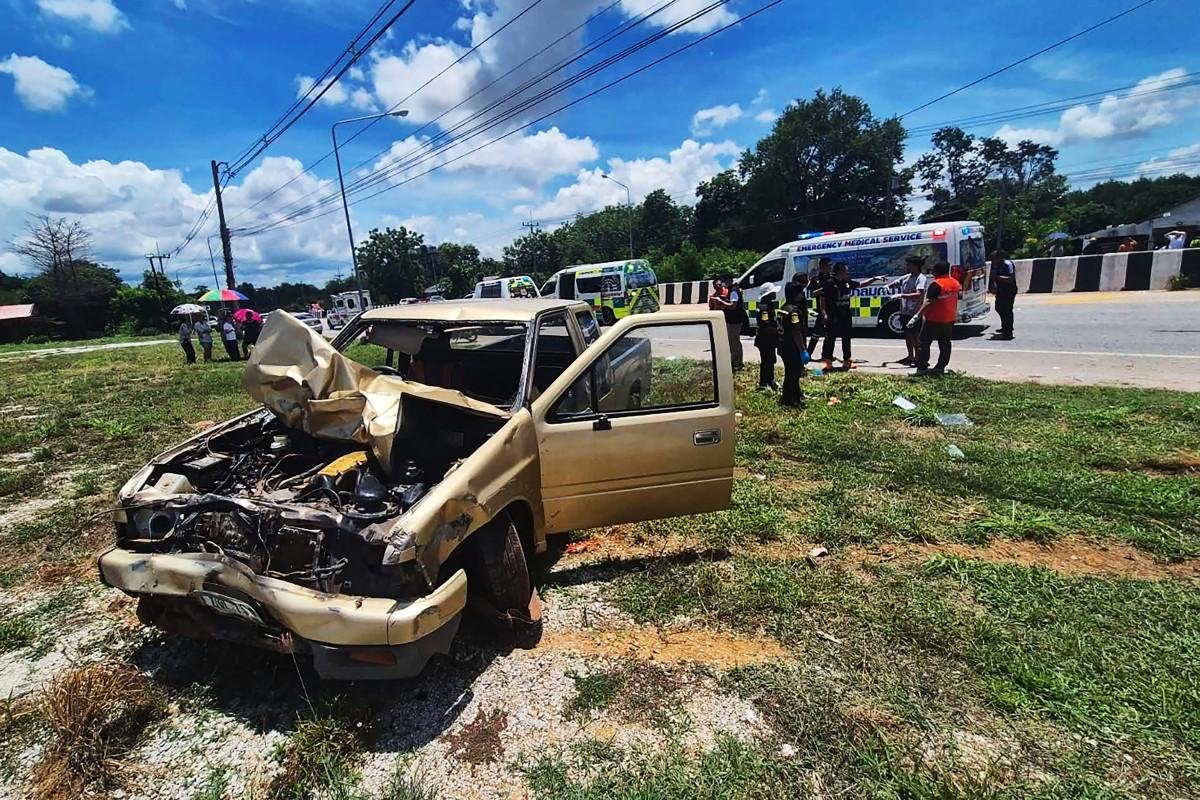 Oito monges tailandeses morrem atropelados por caminhonete dirigida por crian&ccedil;a