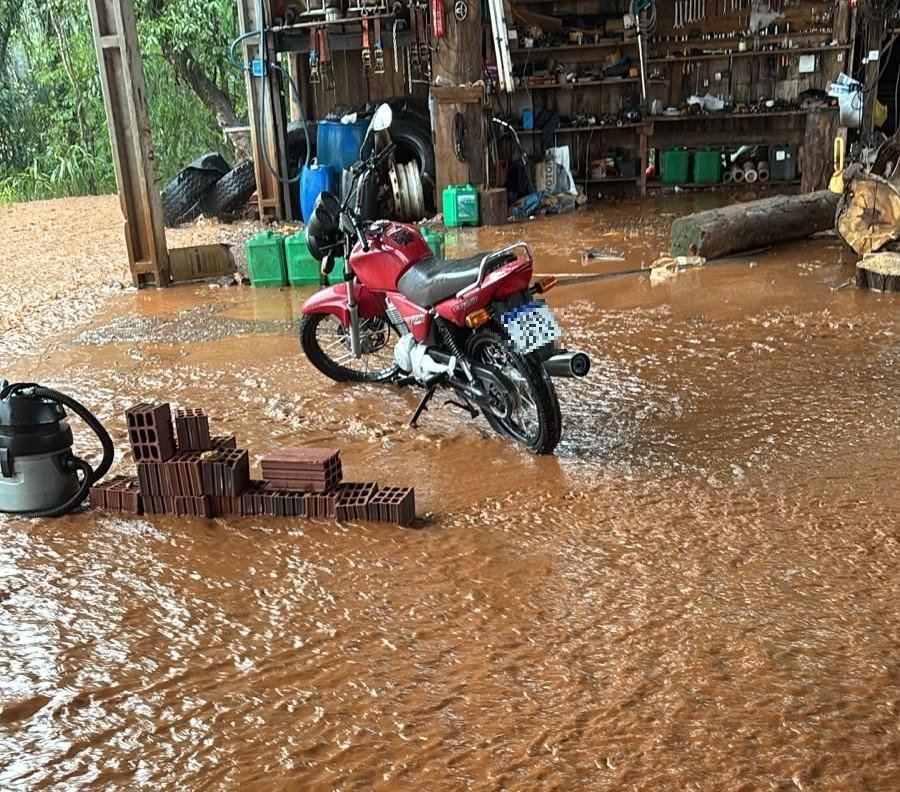 A rede de drenagem pluvial n&atilde;o conseguiu comportar o grande acumulado de chuva em pouco tempo