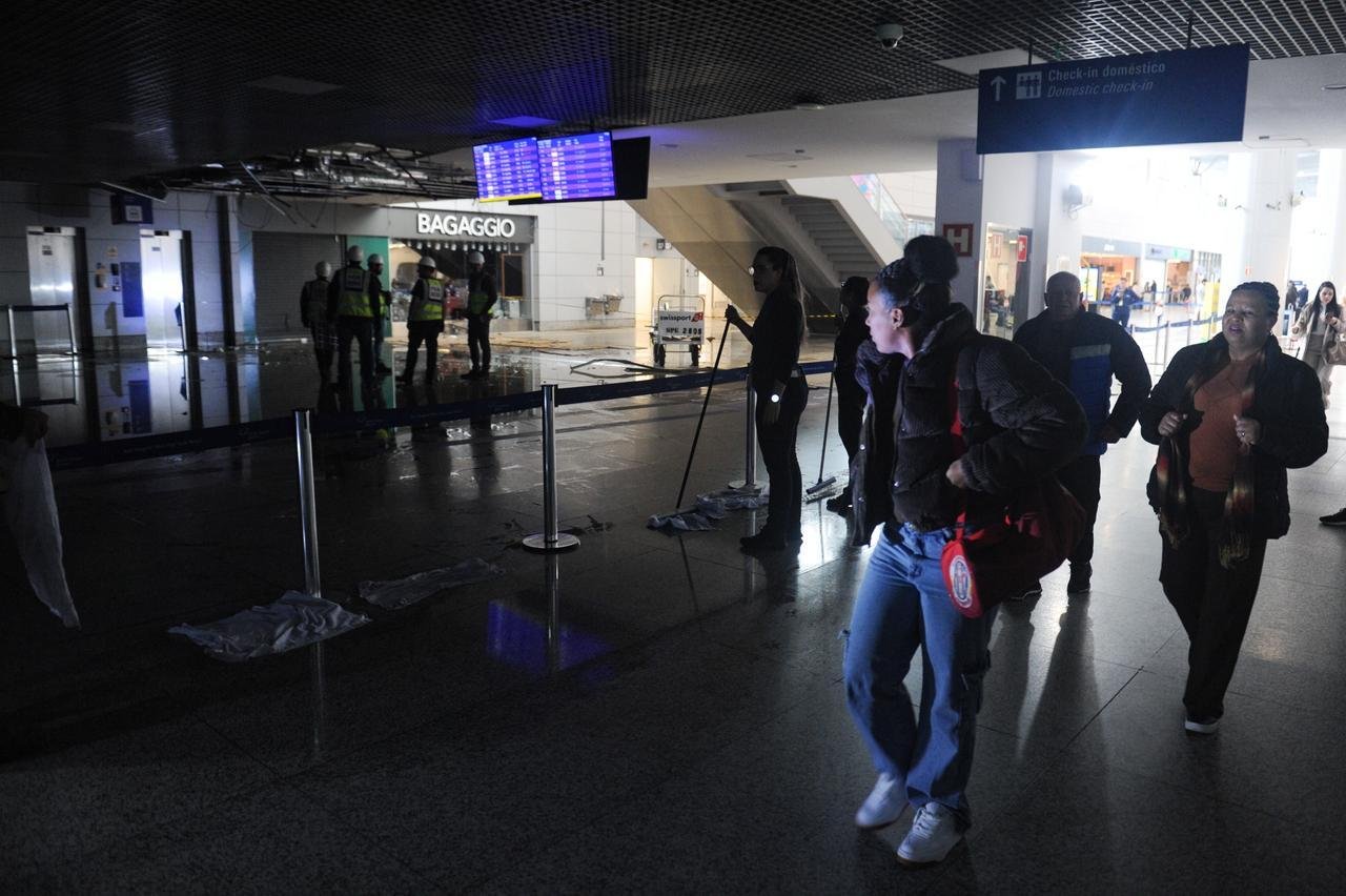 Parte das &aacute;reas de acesso ao check-in e ao embarque precisaram ser isoladas
